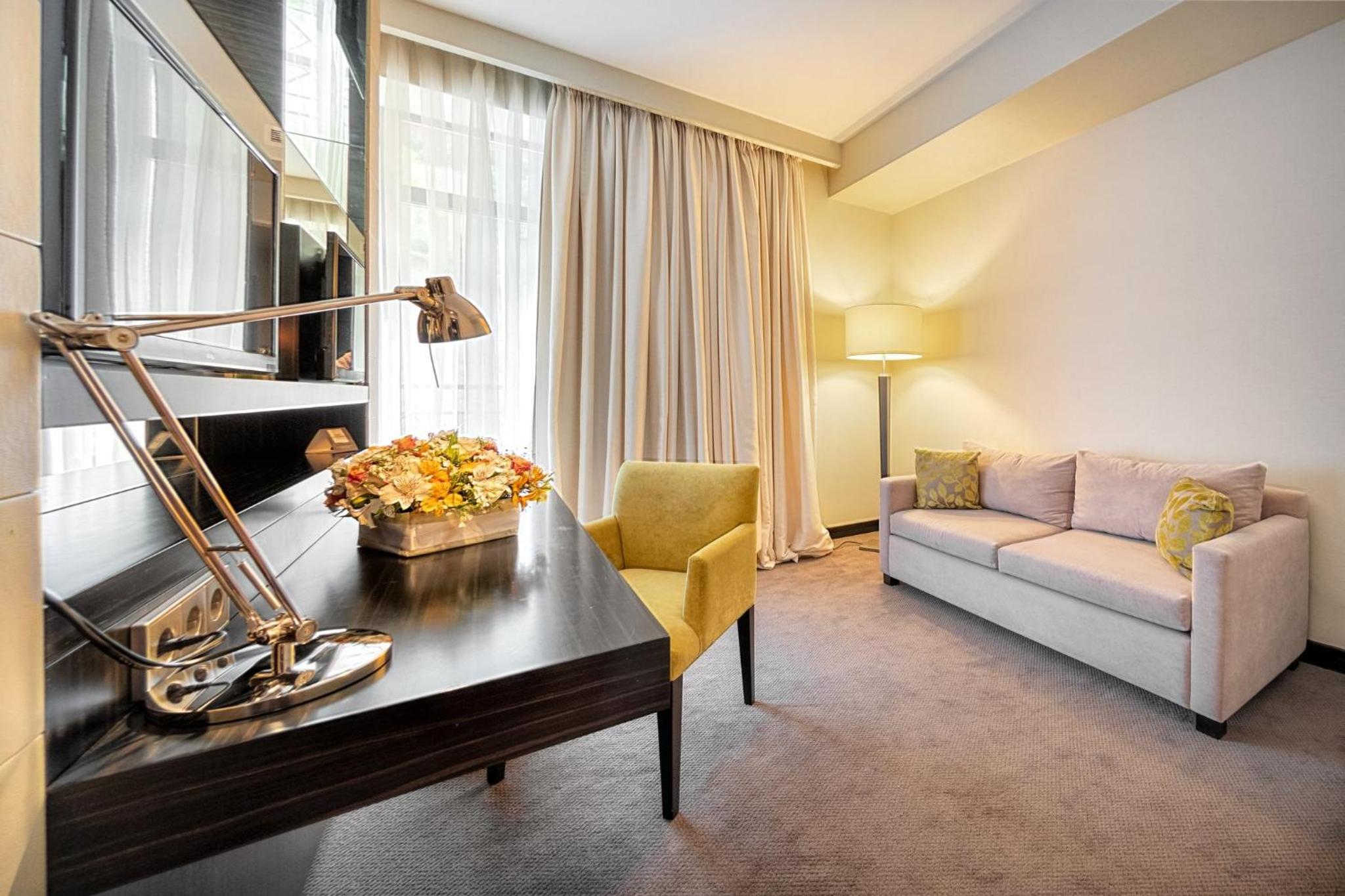 Premium King Room with Balcony and River View 