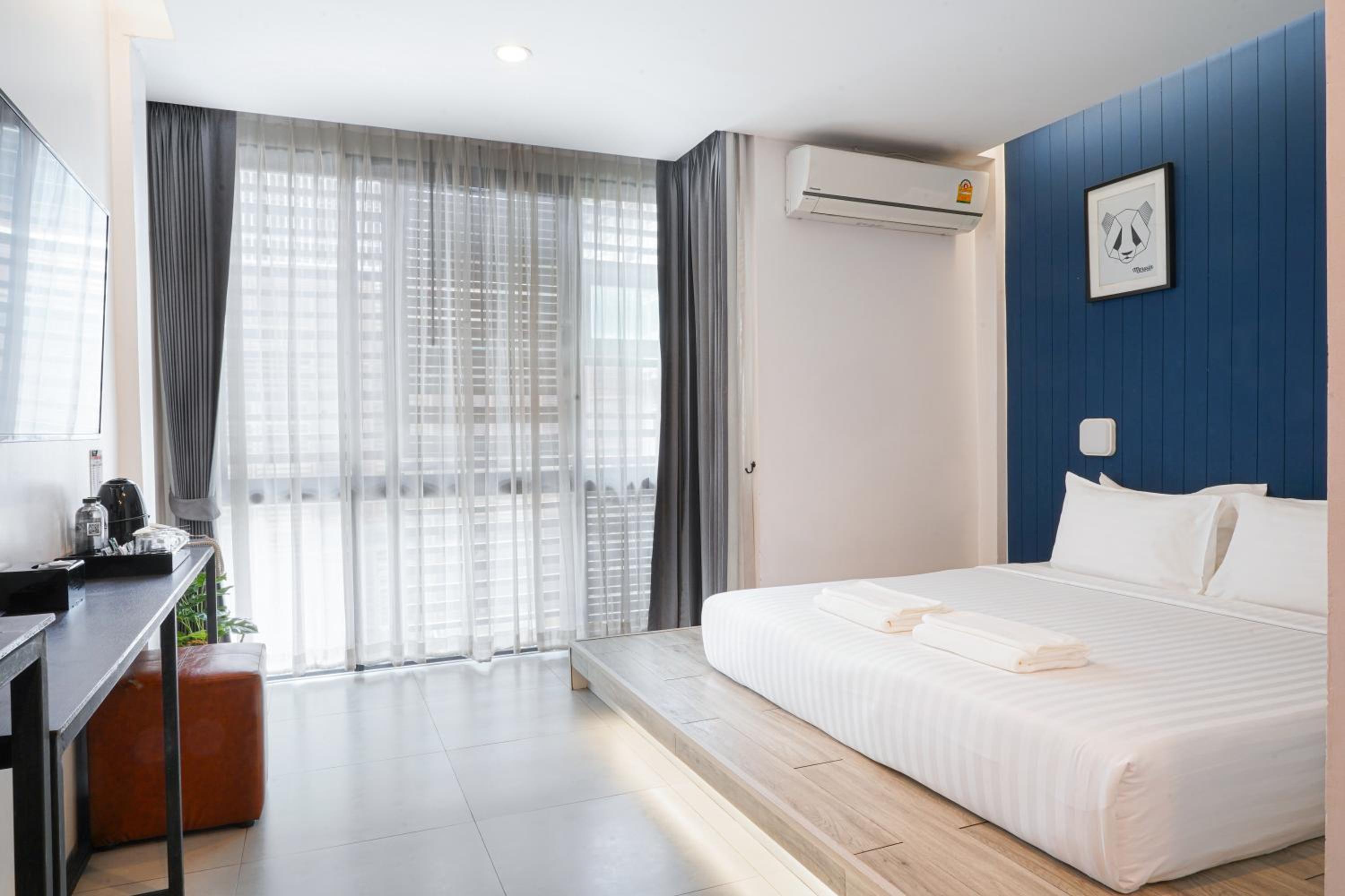 Deluxe Double or Twin Room with City View