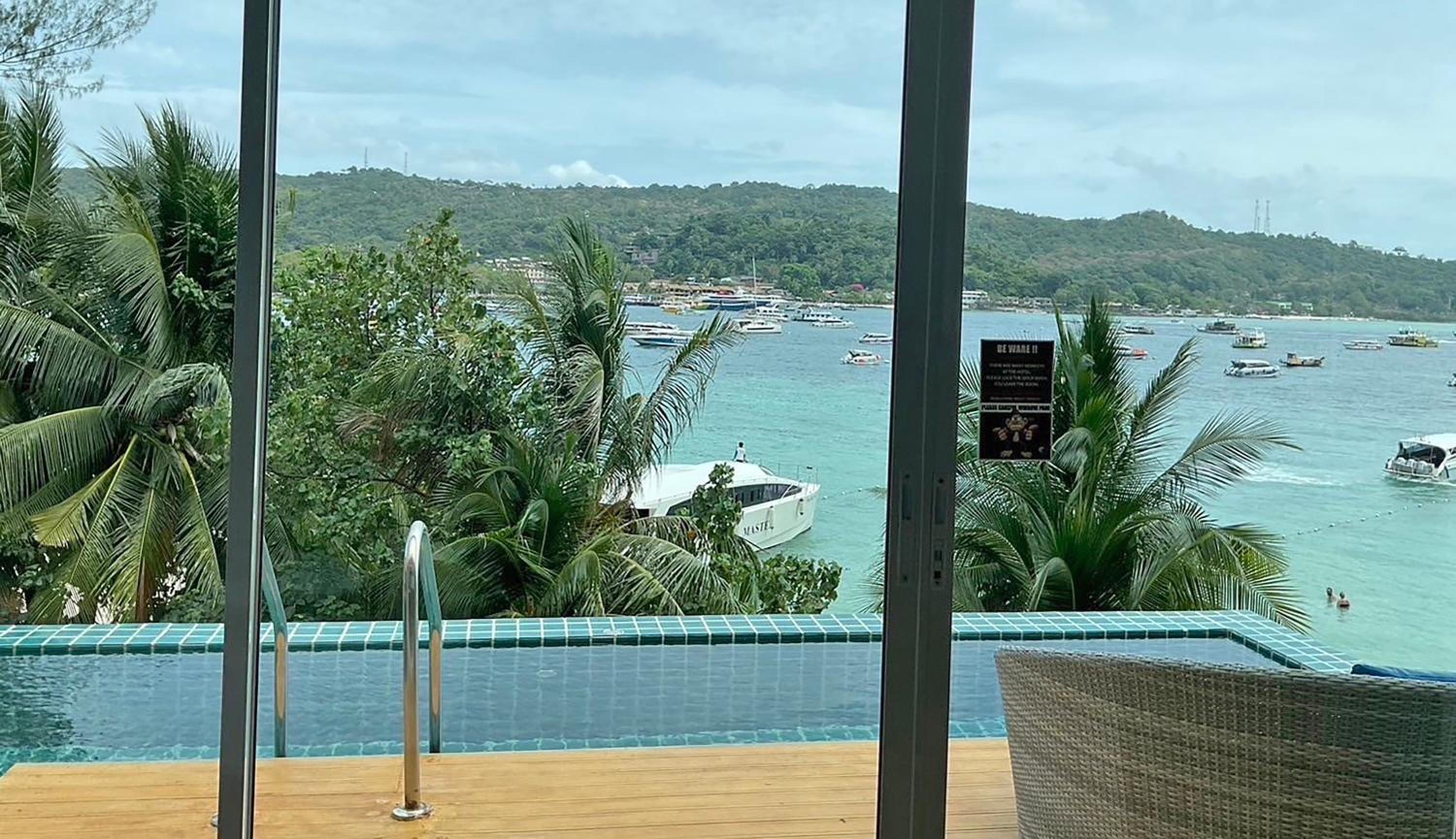 Luxury Twin Room Sea View with Pool