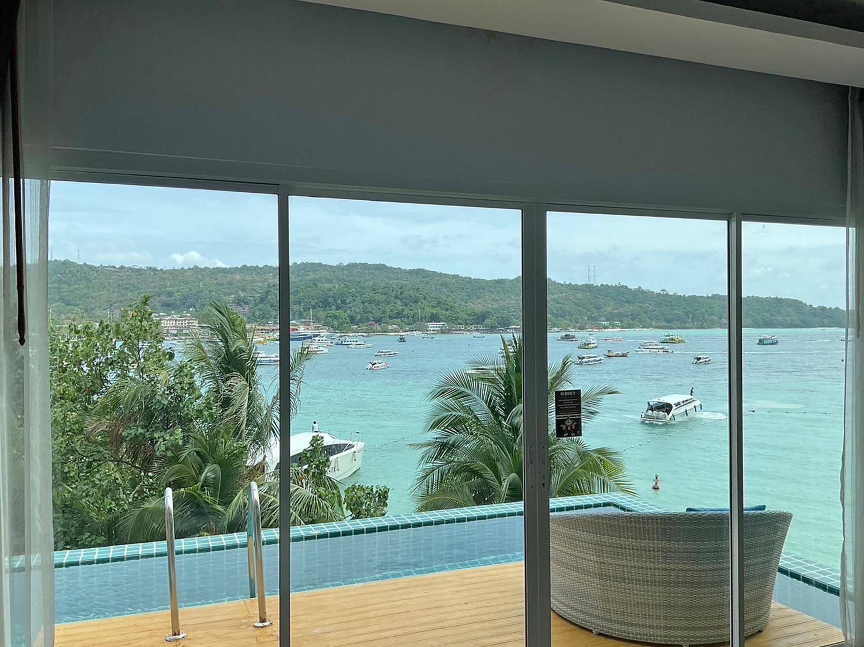 Luxury Twin Room Sea View with Pool