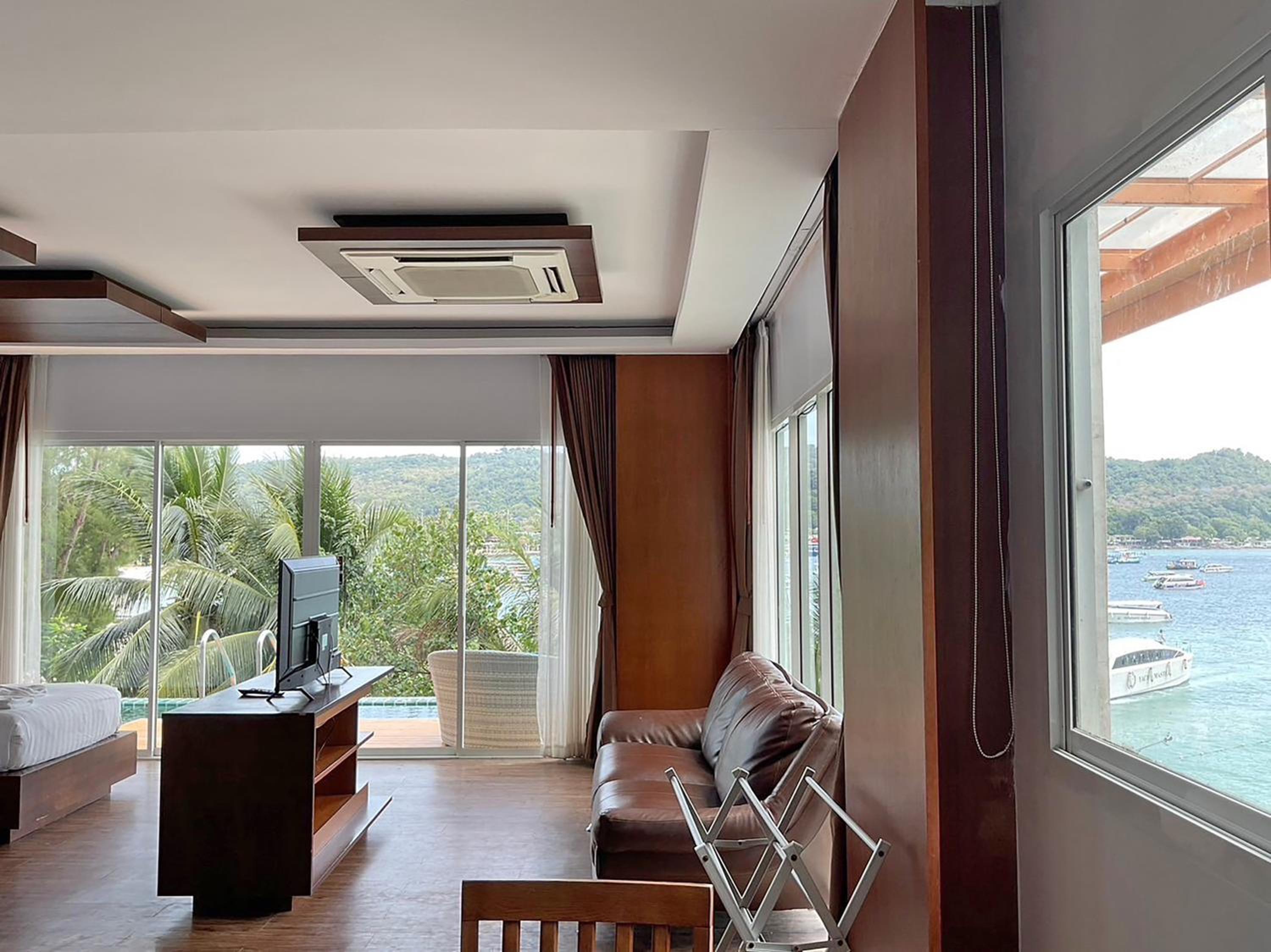 Luxury Twin Room Sea View with Pool