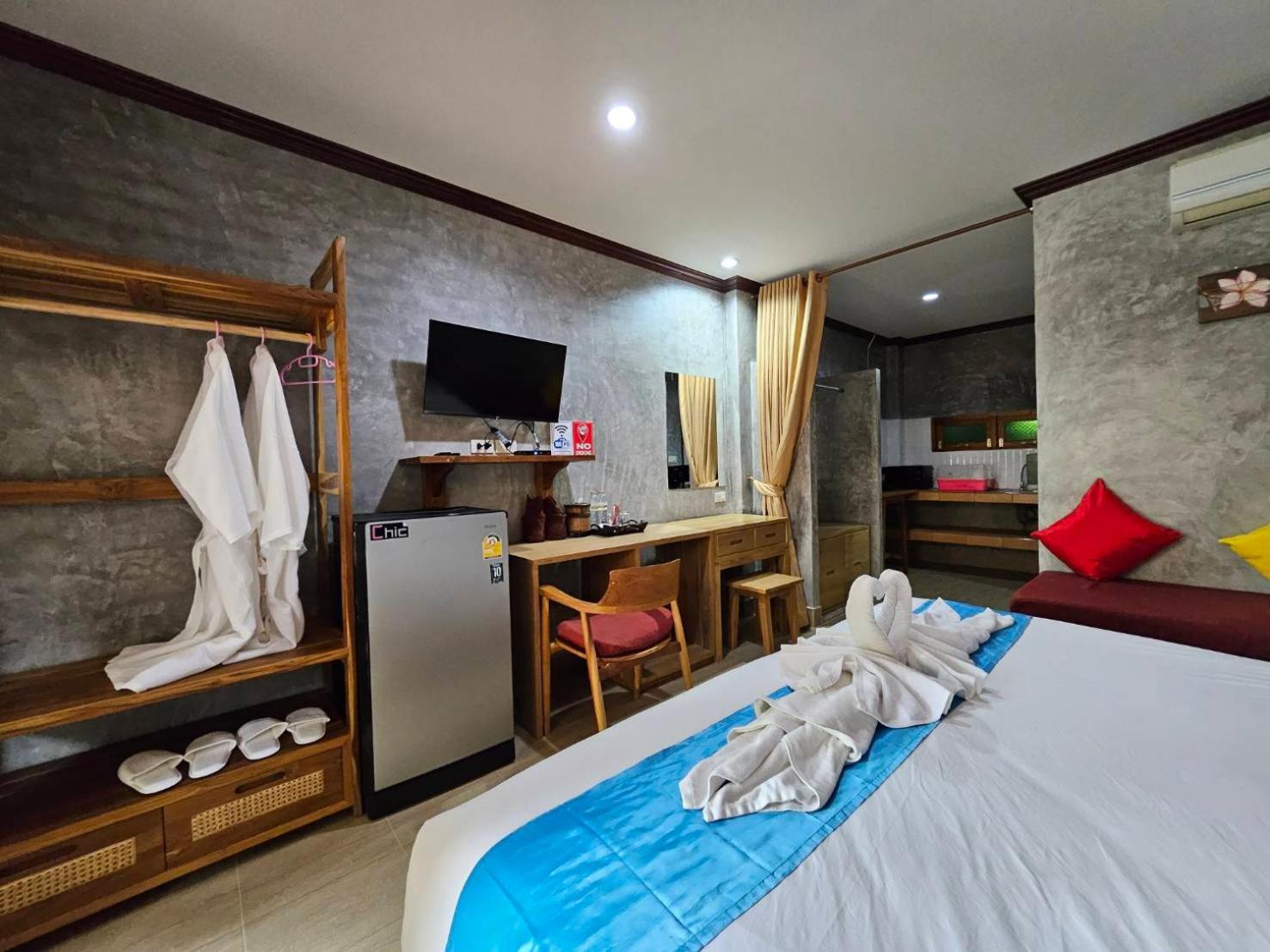  Superior Double Room with Pool Access