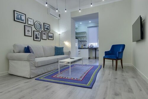 Апартаменты «Гранд», 1 двуспальная кровать «Квин-сайз» с диваном-кроватью, вид на внутренний двор в Opera Apartments