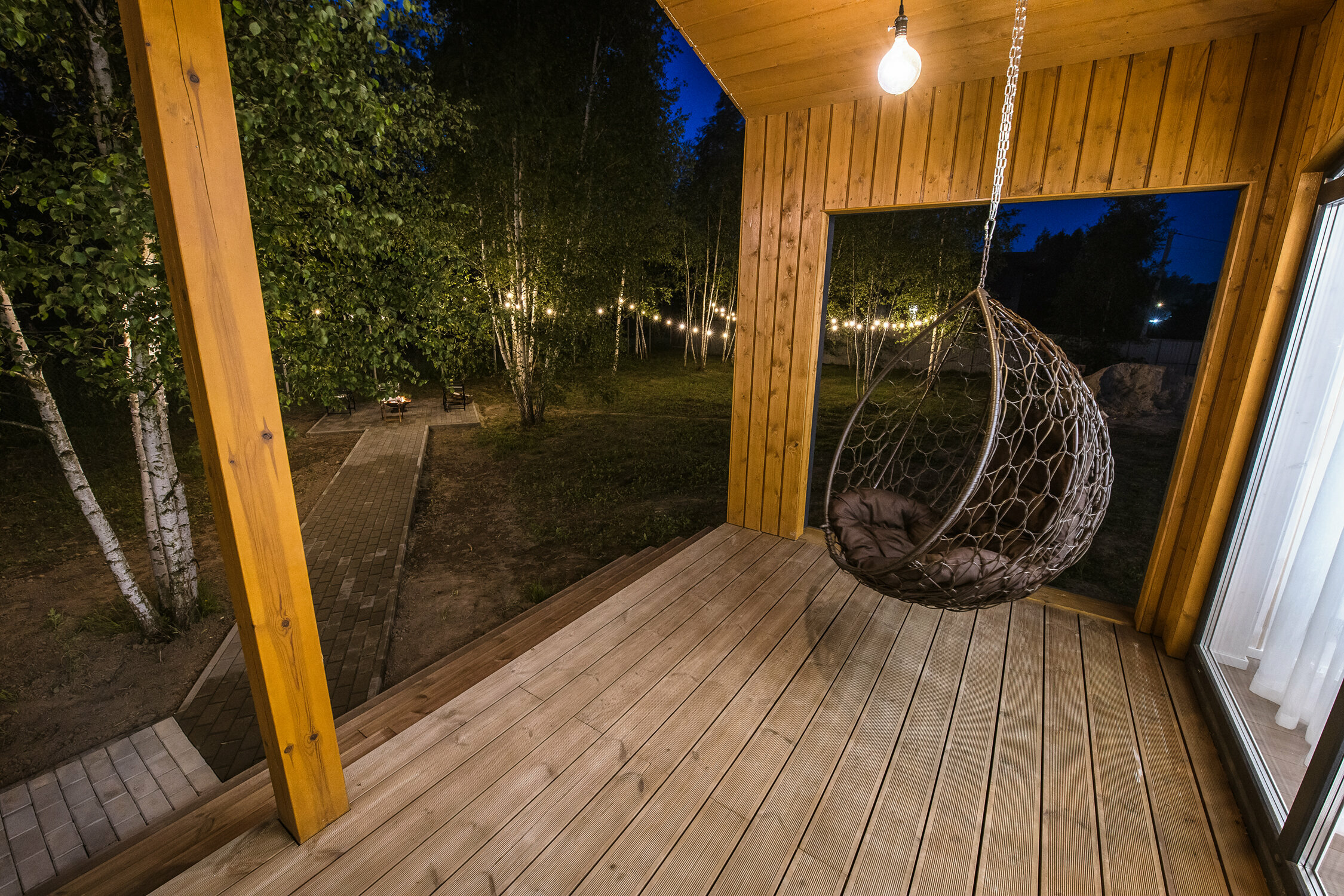 Семейный номер с видом на сад