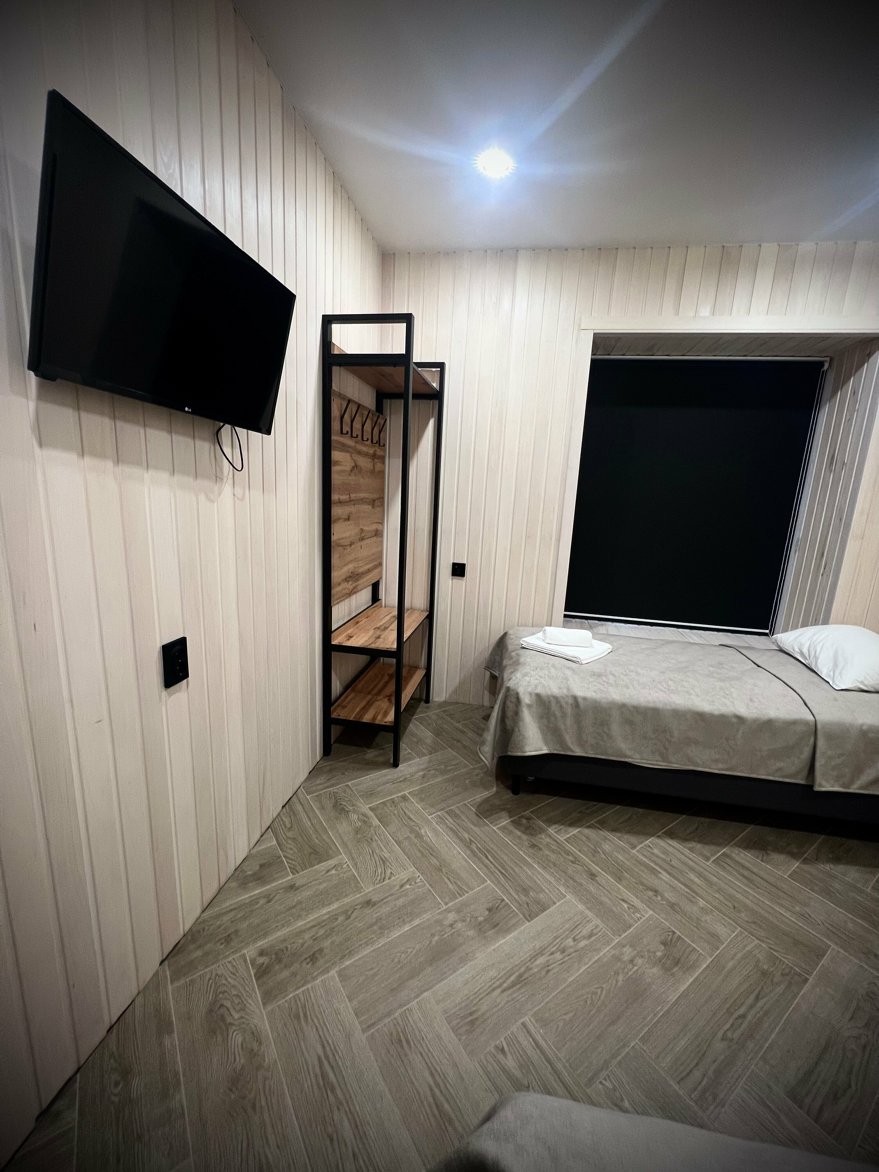 Стандартный двухместный номер с 2 отдельными кроватями и общей ванной комнатой