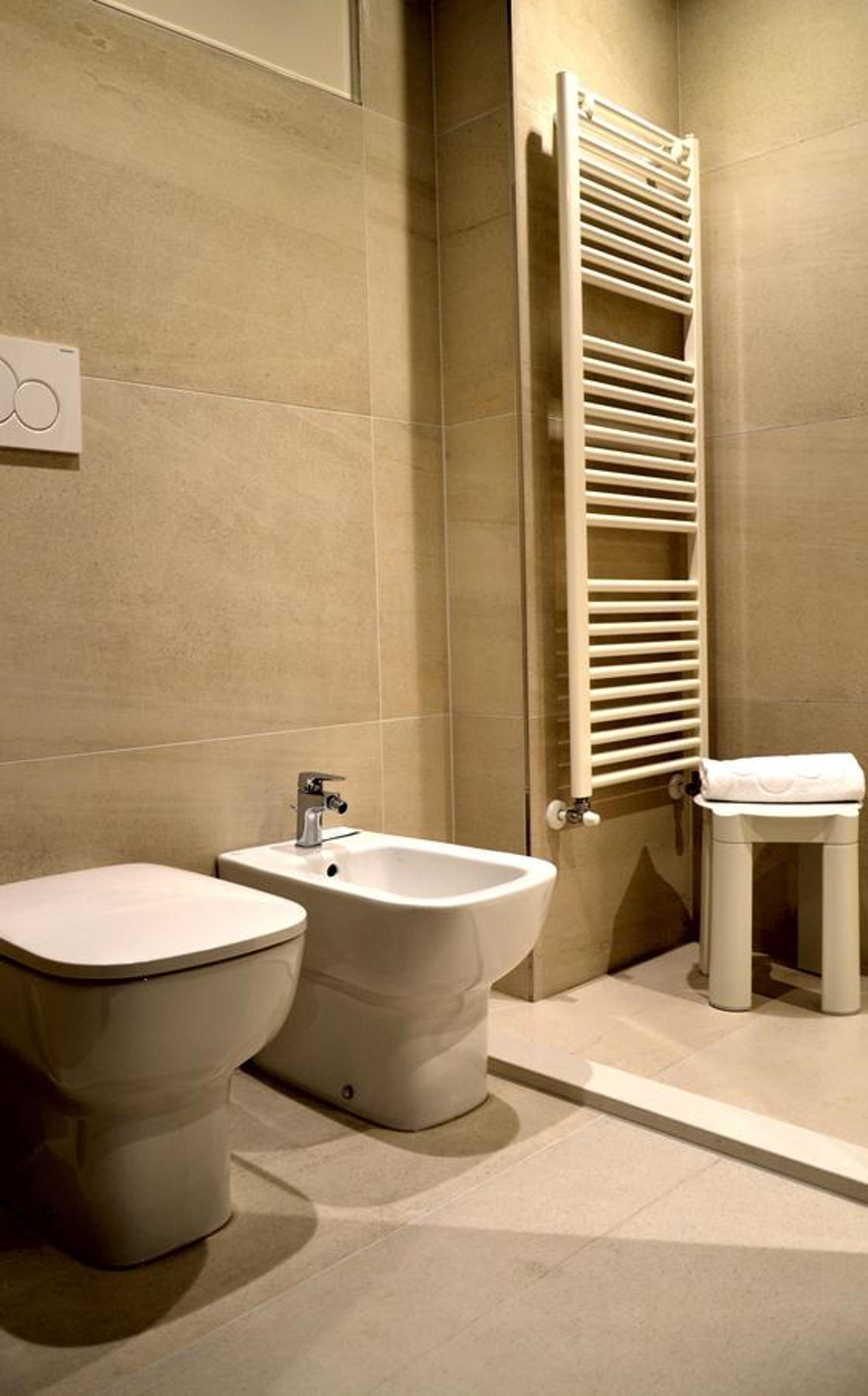 Standard Queen Room - Non-Smoking