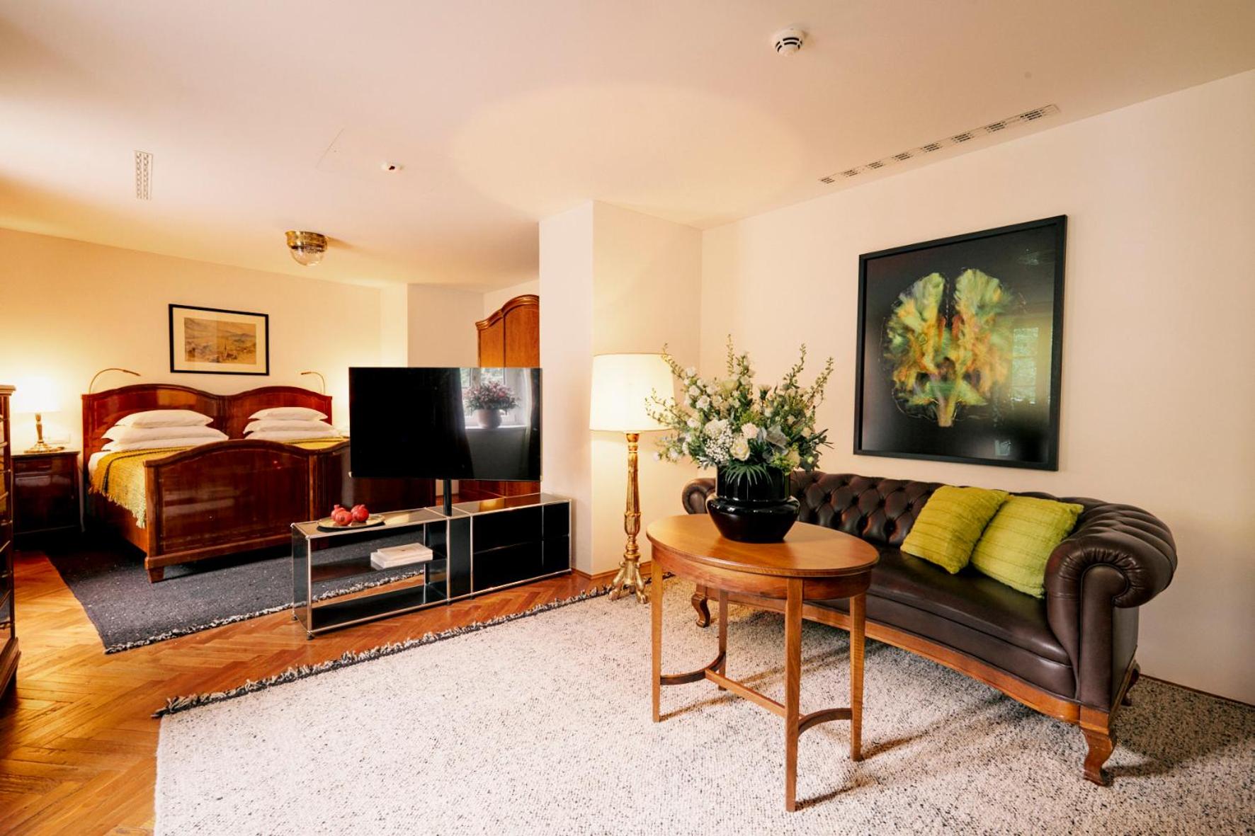 Suite with Garden View
