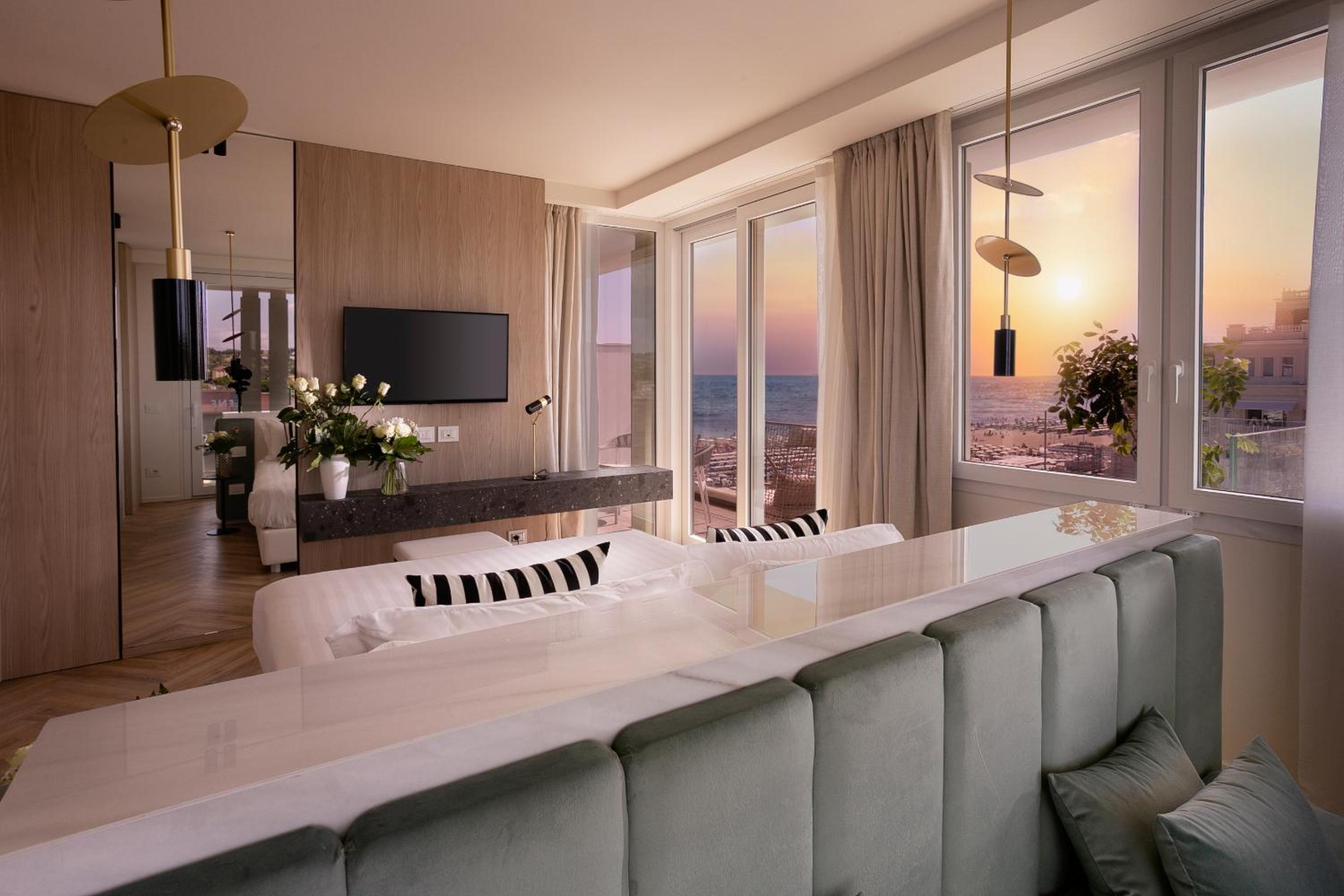 Queen Suite with Sea View
