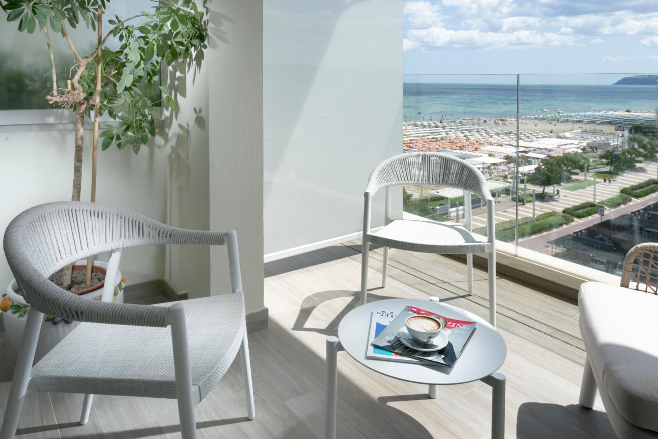 Queen Suite with Sea View