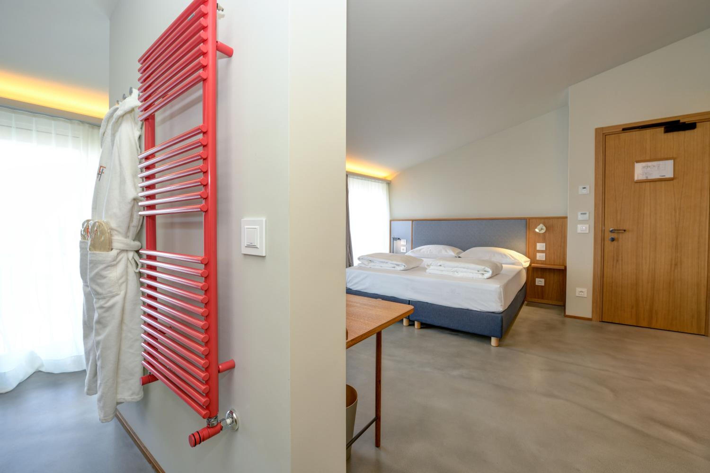 Superior Double Room with Lateral Lake View