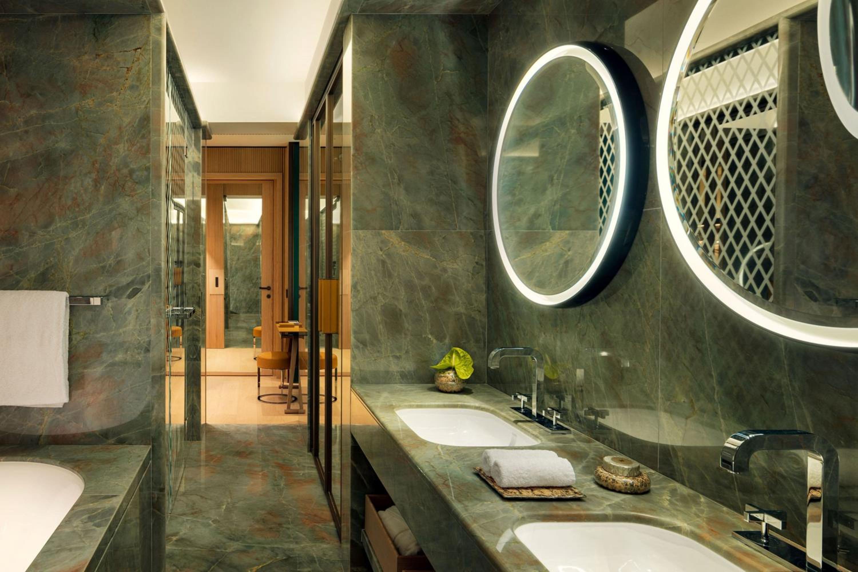 Junior Suite with City View