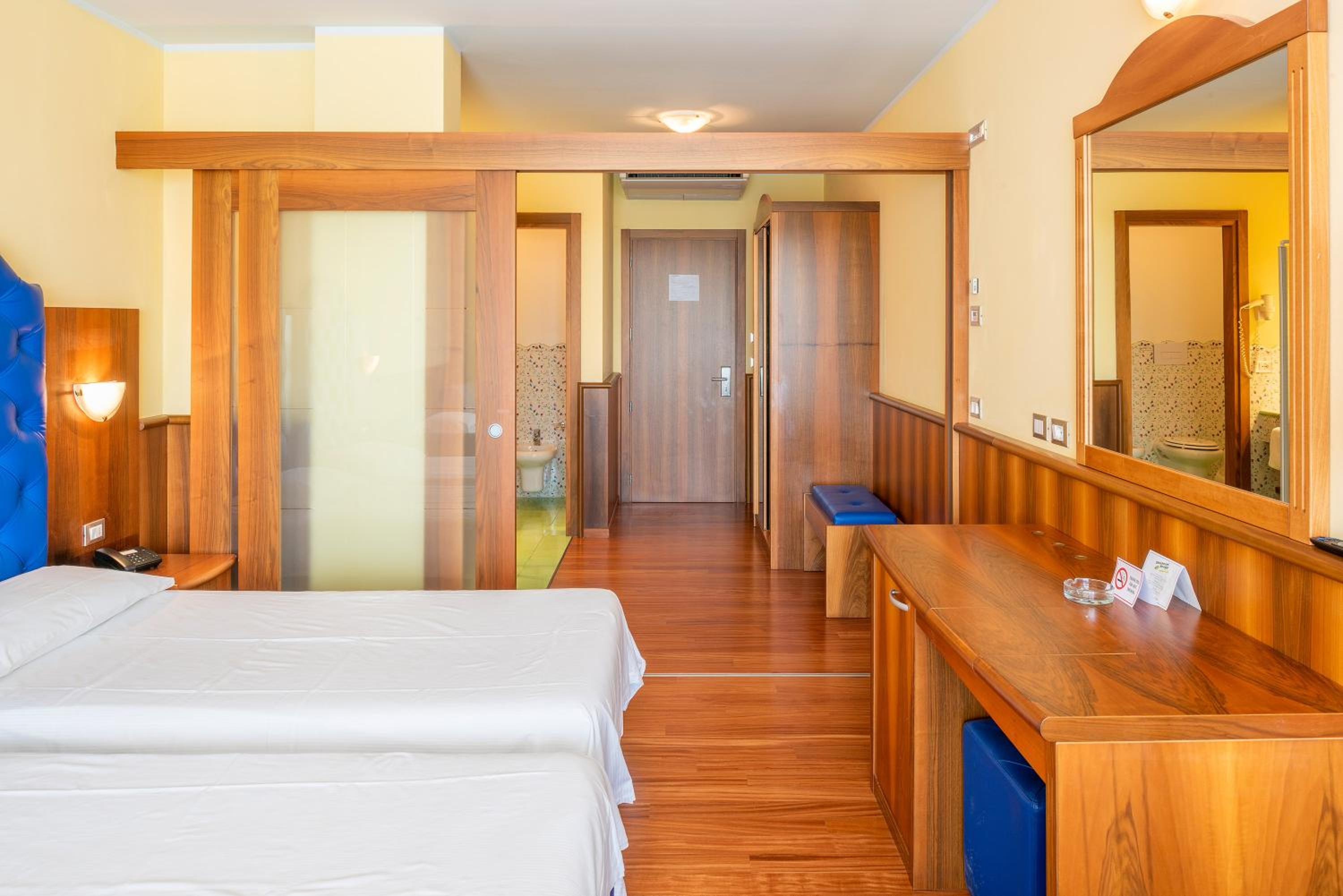 Deluxe Twin Room With Lake View