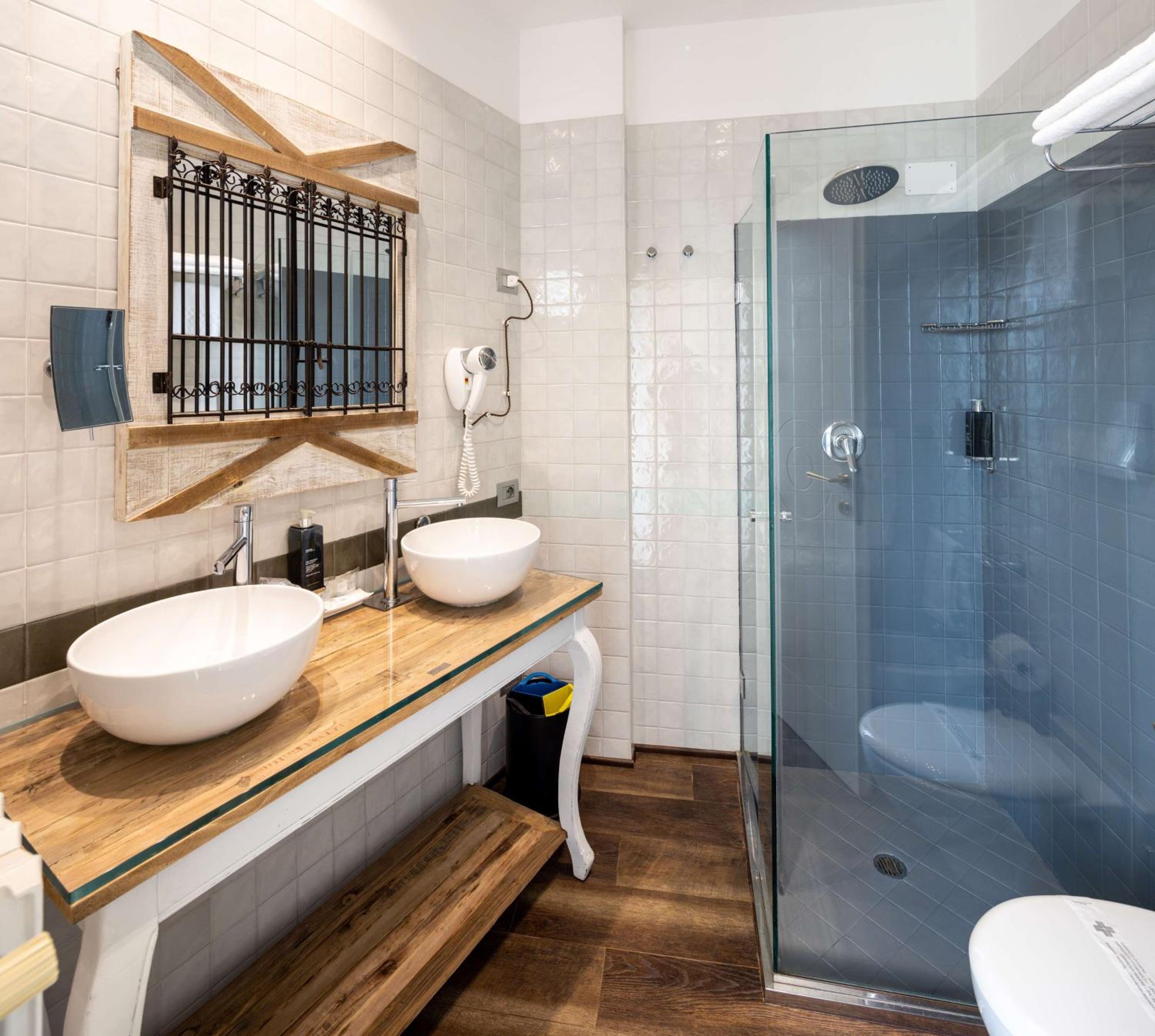 Deluxe Triple Room with Balcony and Sea View