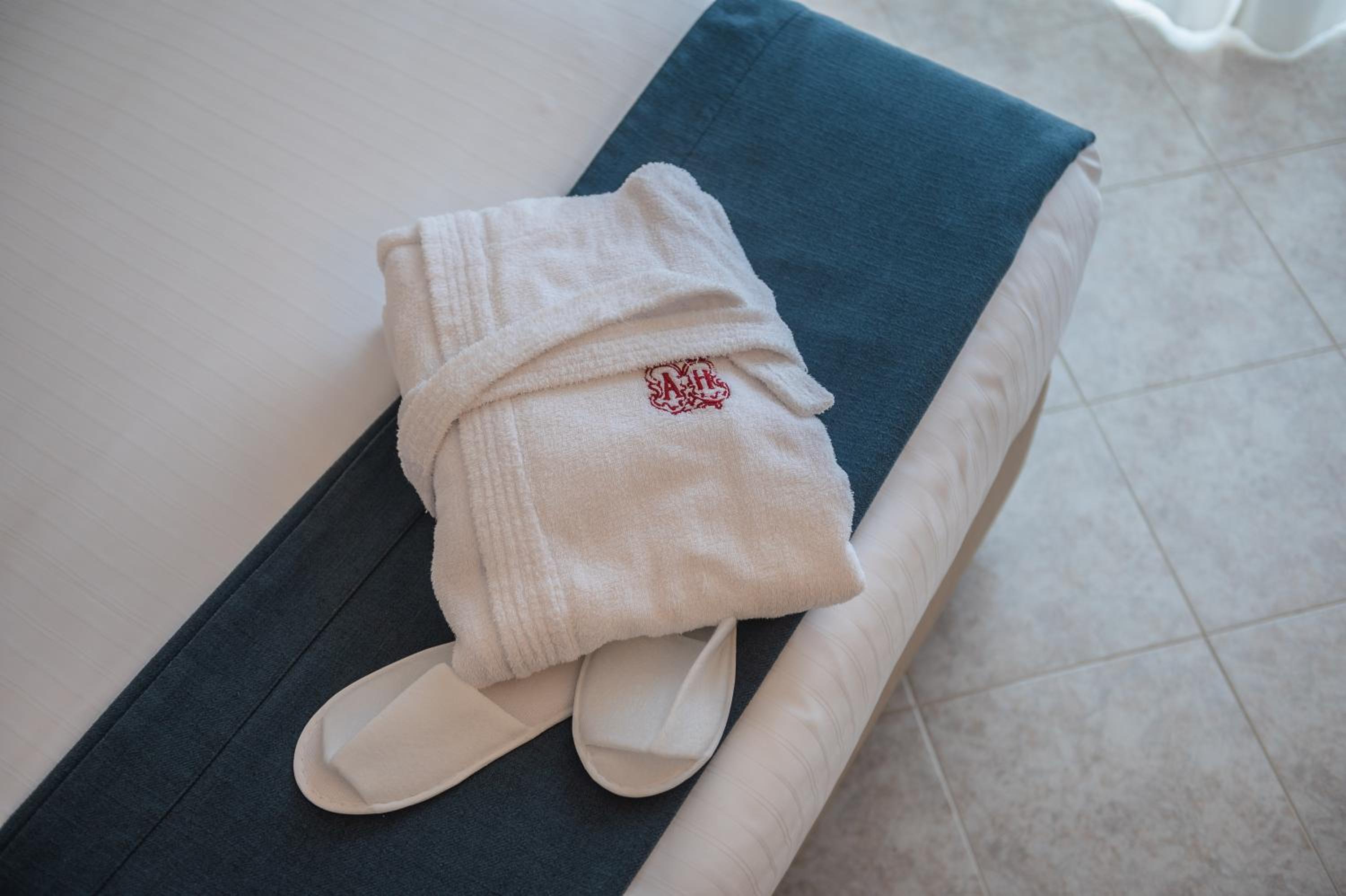 Comfort Large Double Room with Balcony and Lateral Sea View