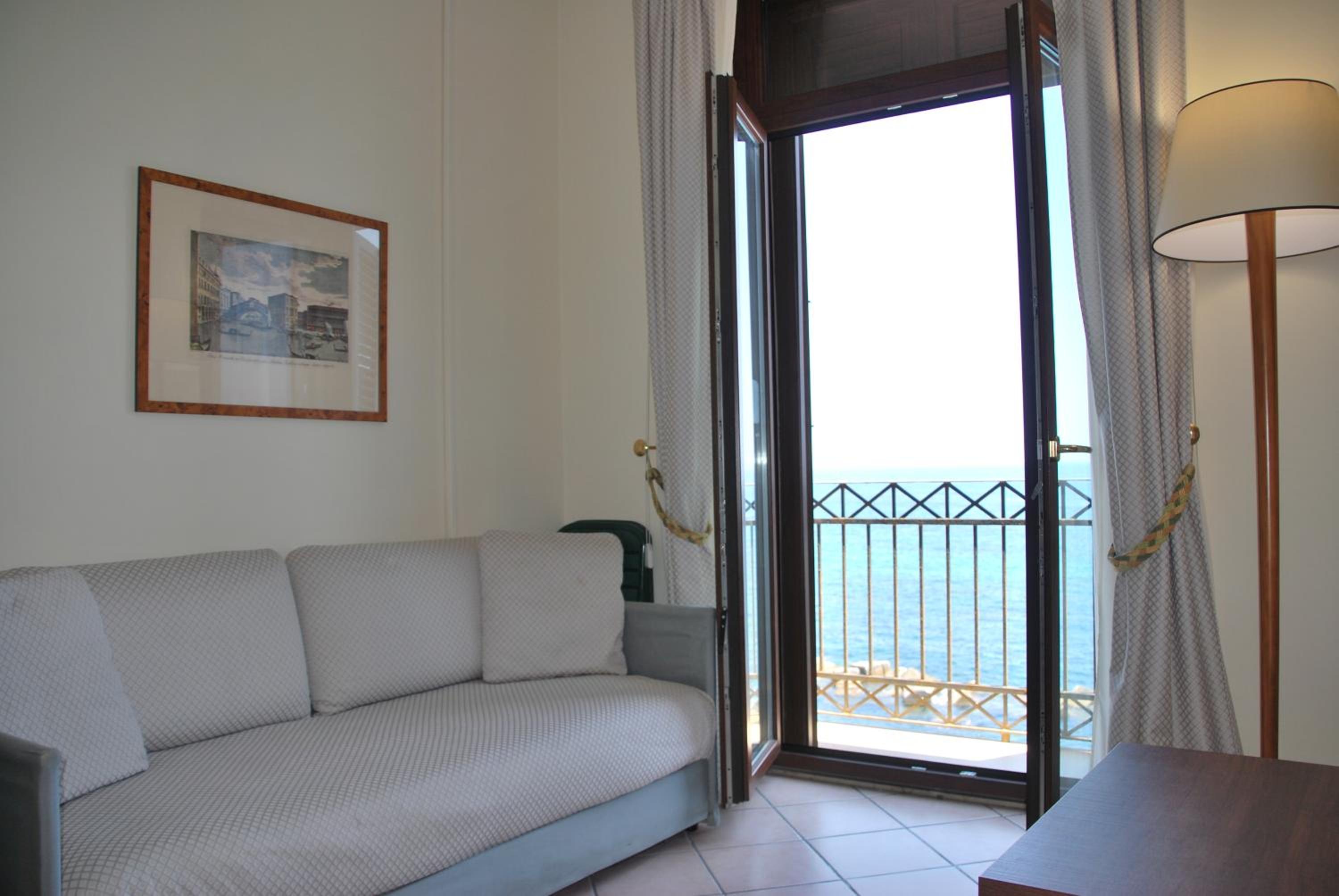 Double or Twin Room with Sea View