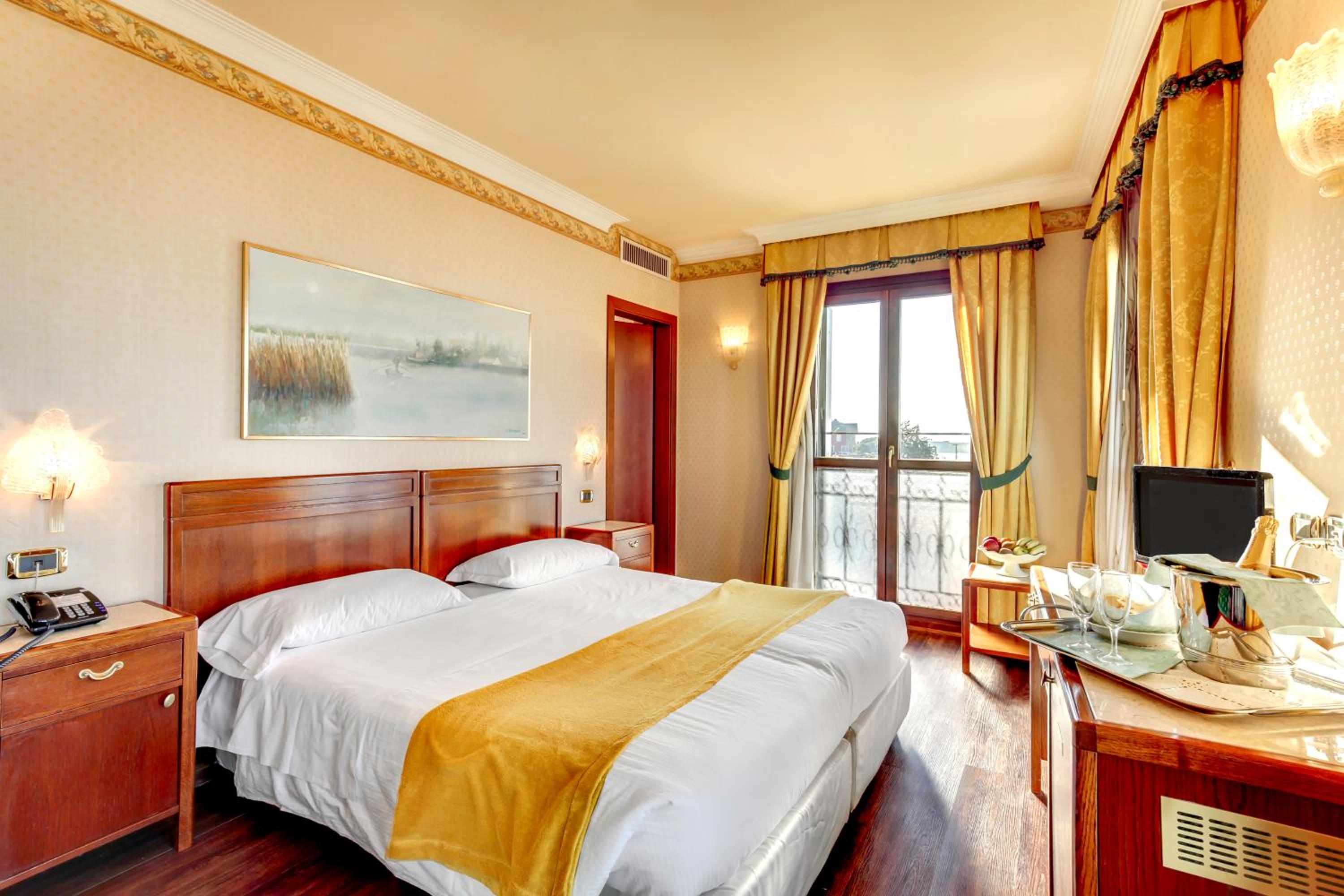 Superior Double Room with Front Lagoon View