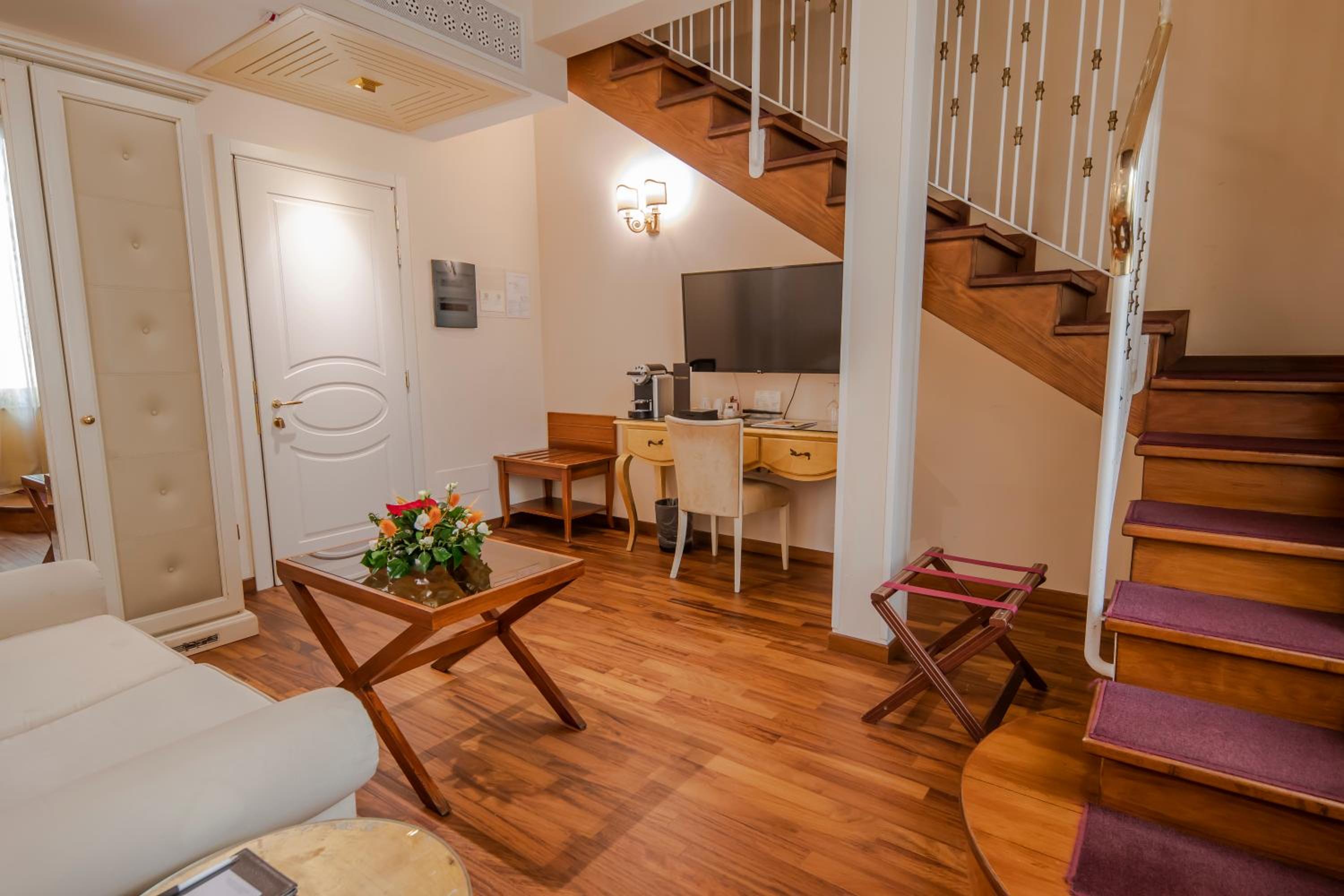 Junior Suite - Split Level