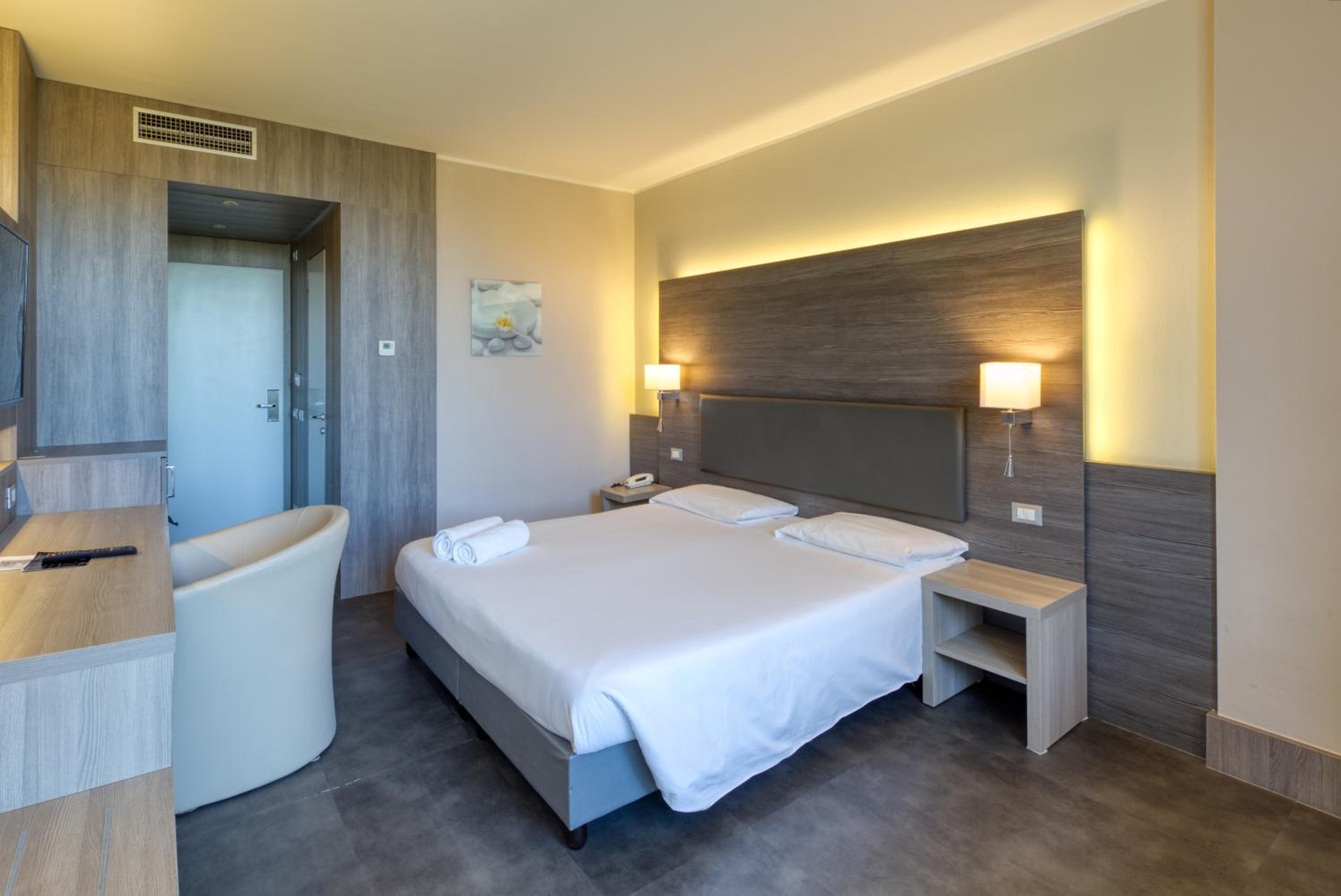 Double Room (1 Adult)