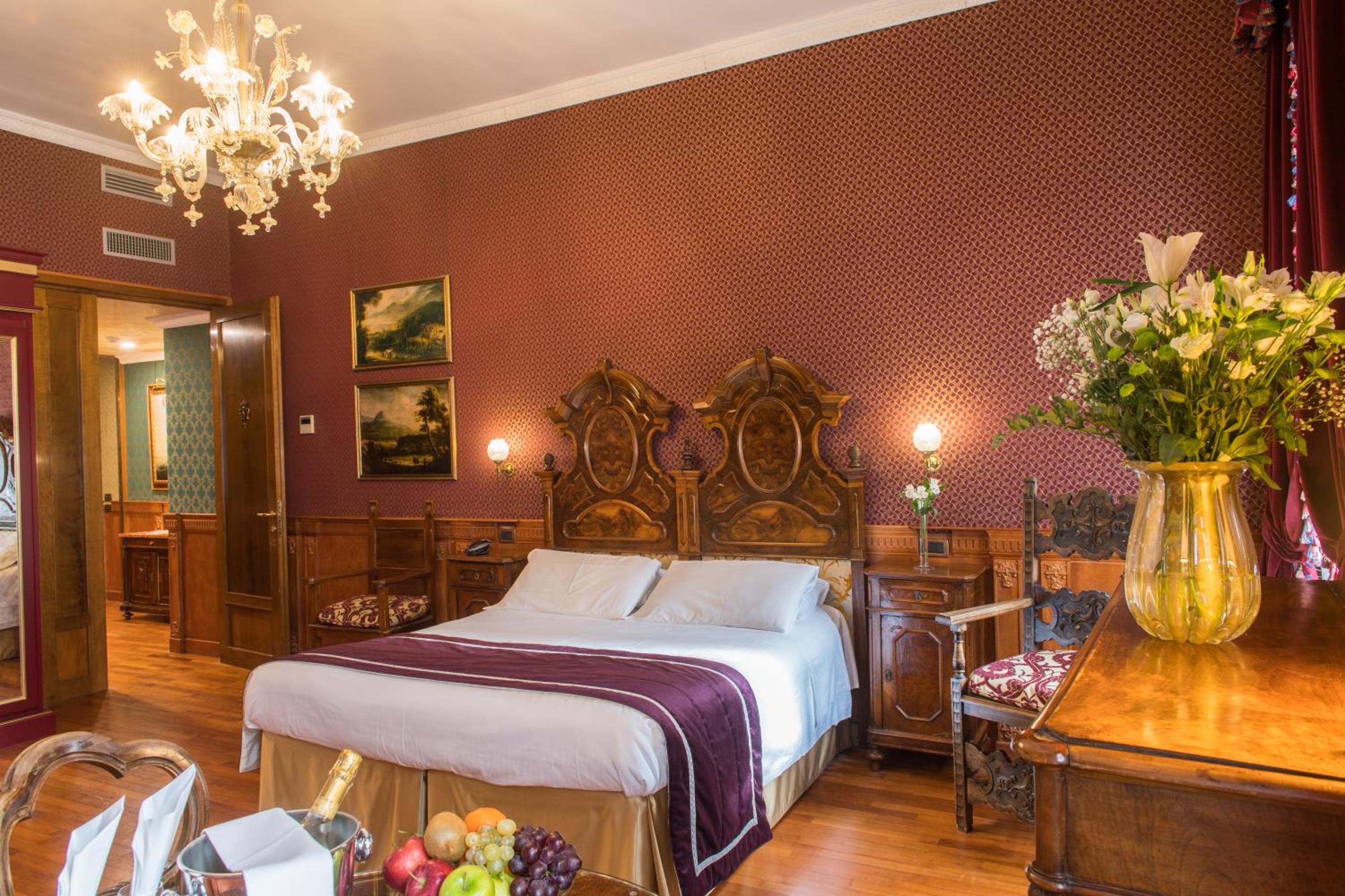 Superior  Room with Canal View