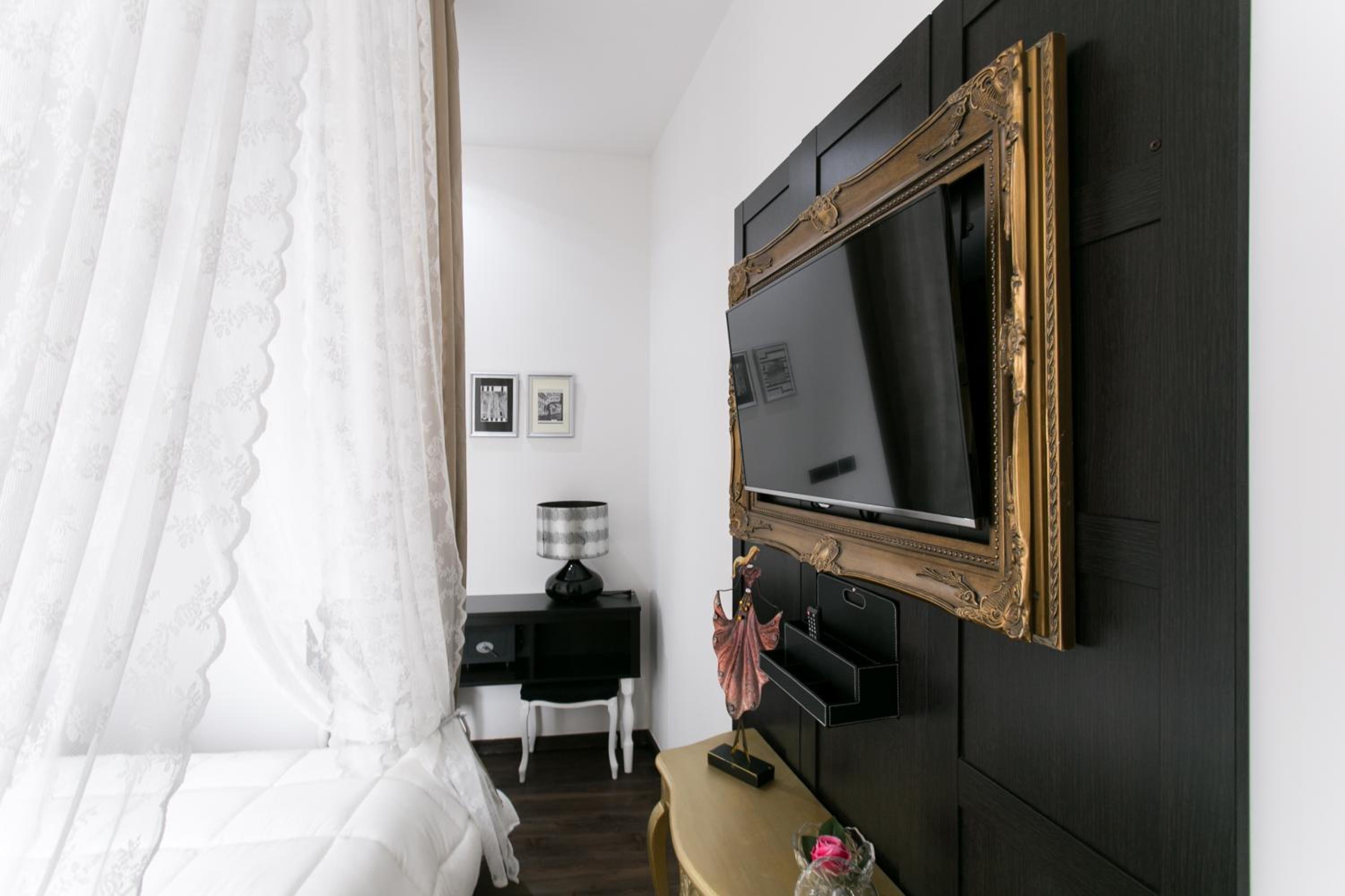 Gold Apartment