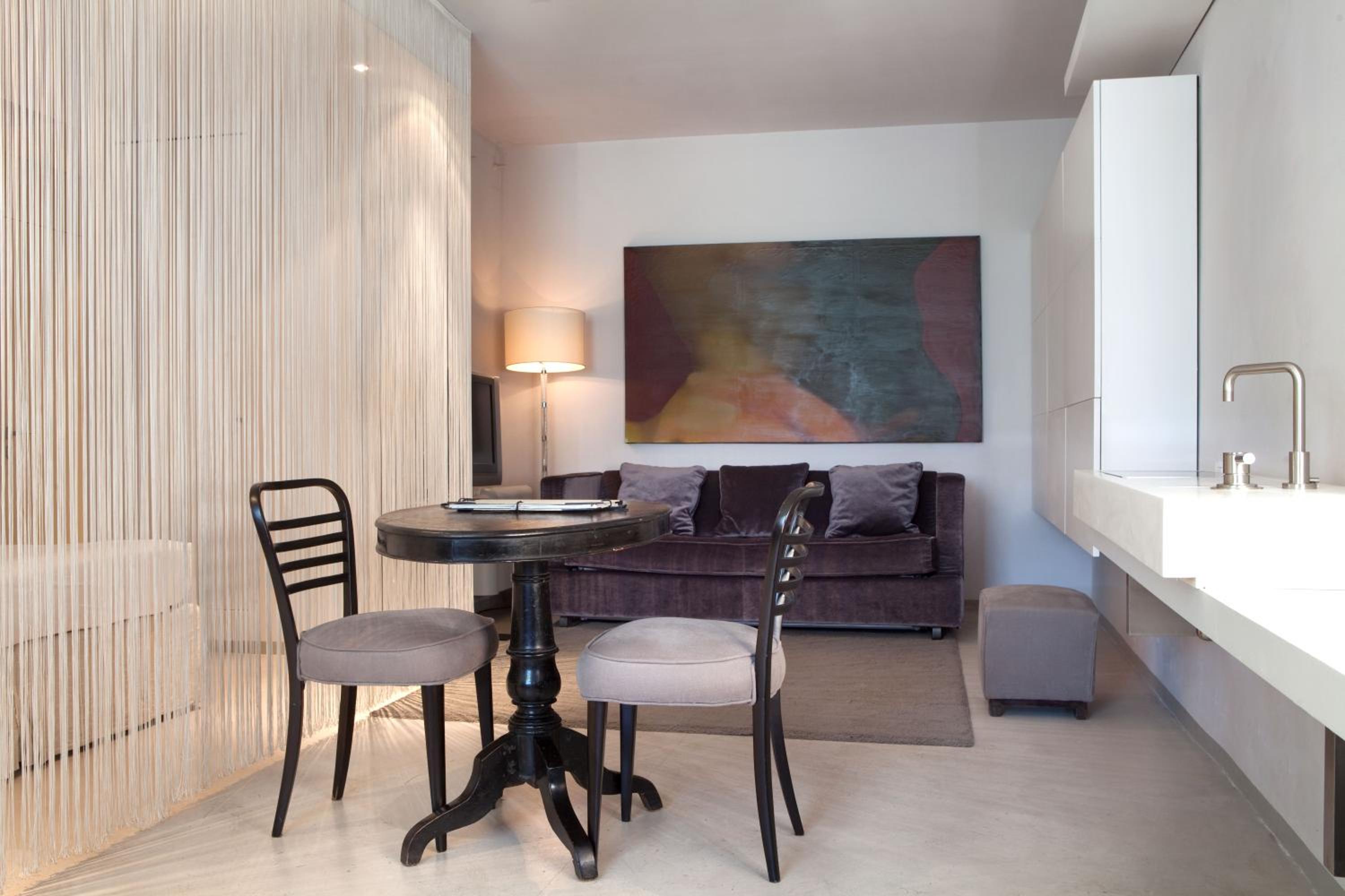 Superior Deluxe Studio