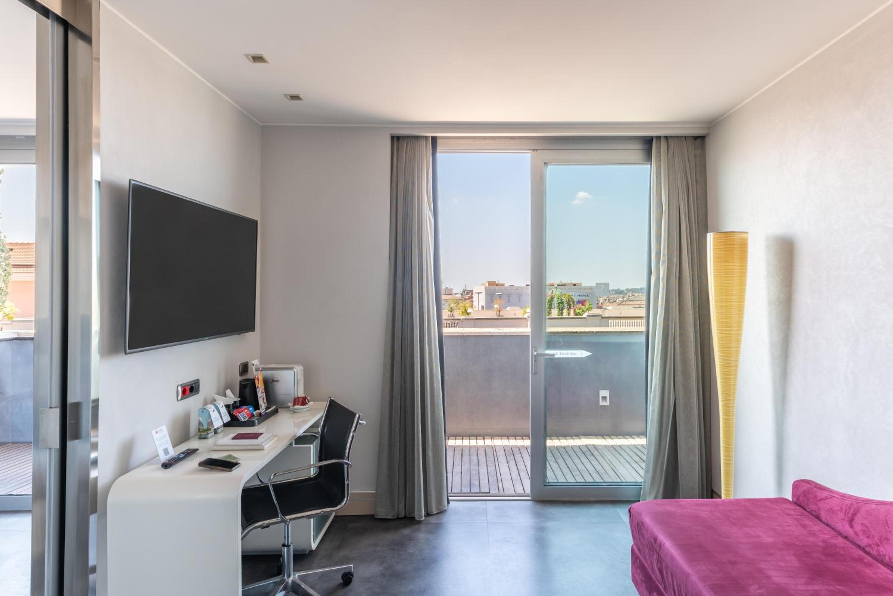 Junior King Suite with Terrace and City View