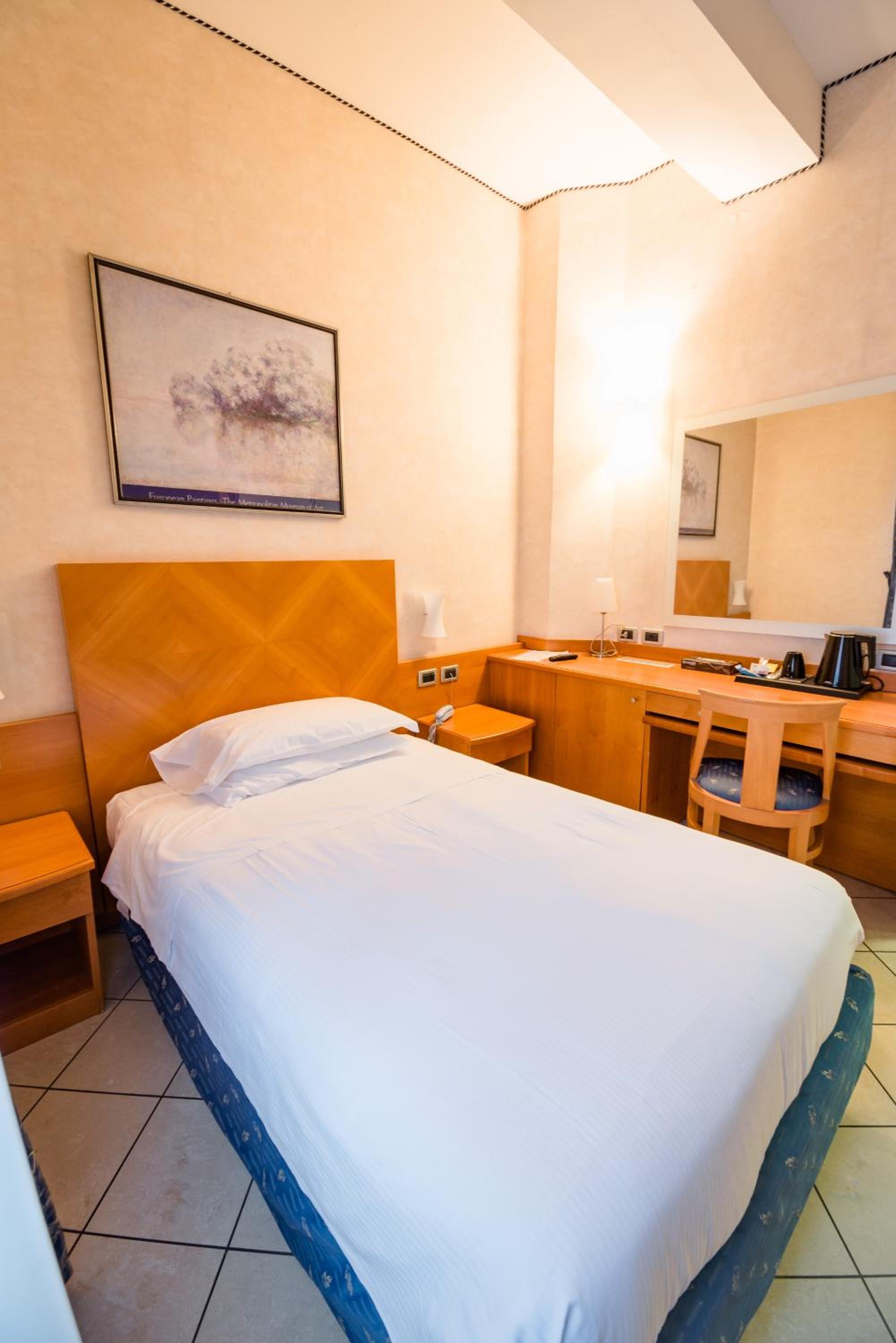 Single Room with French Bed