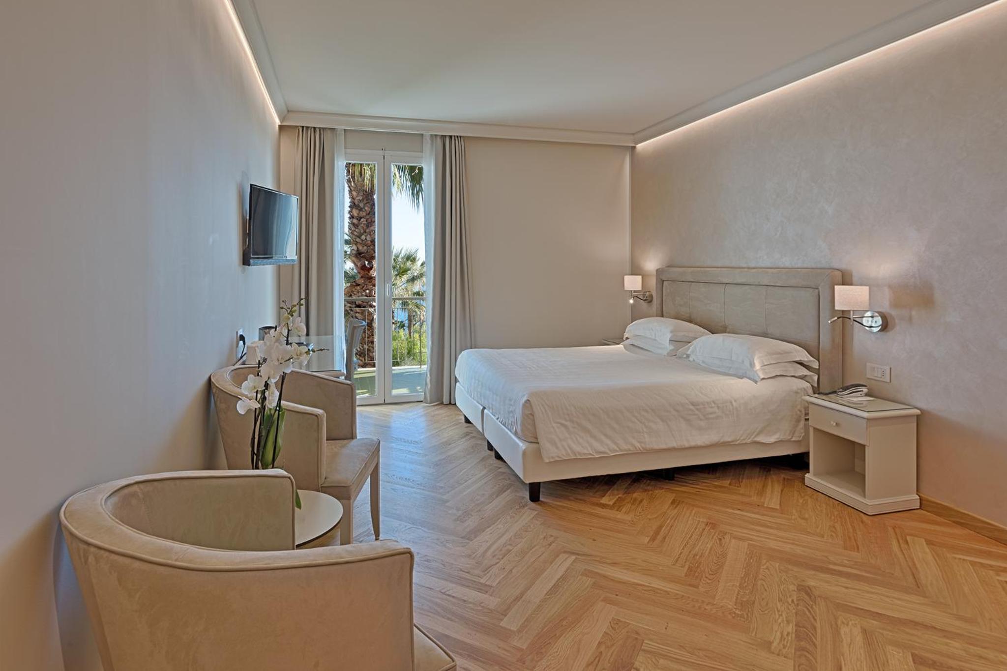 Deluxe Double Room with Sea Side 