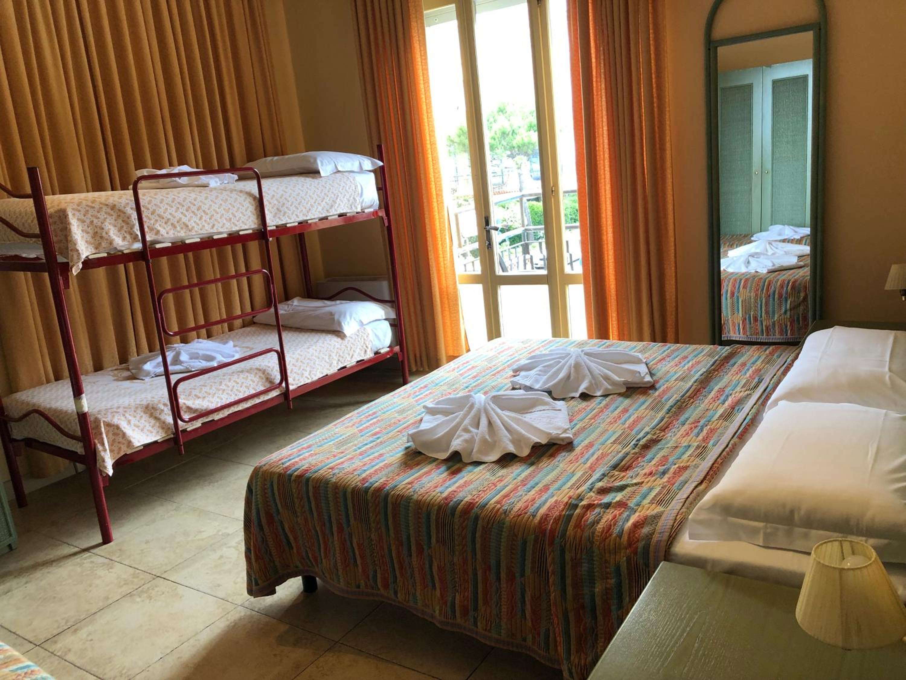 Quadruple Room with Balcony and Sea View