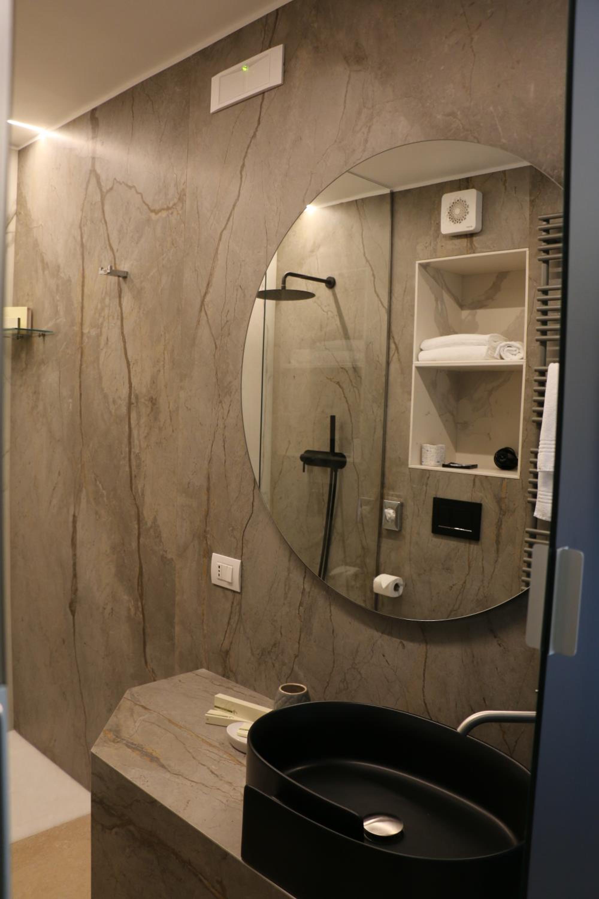 Queen Suite with Spa Bath