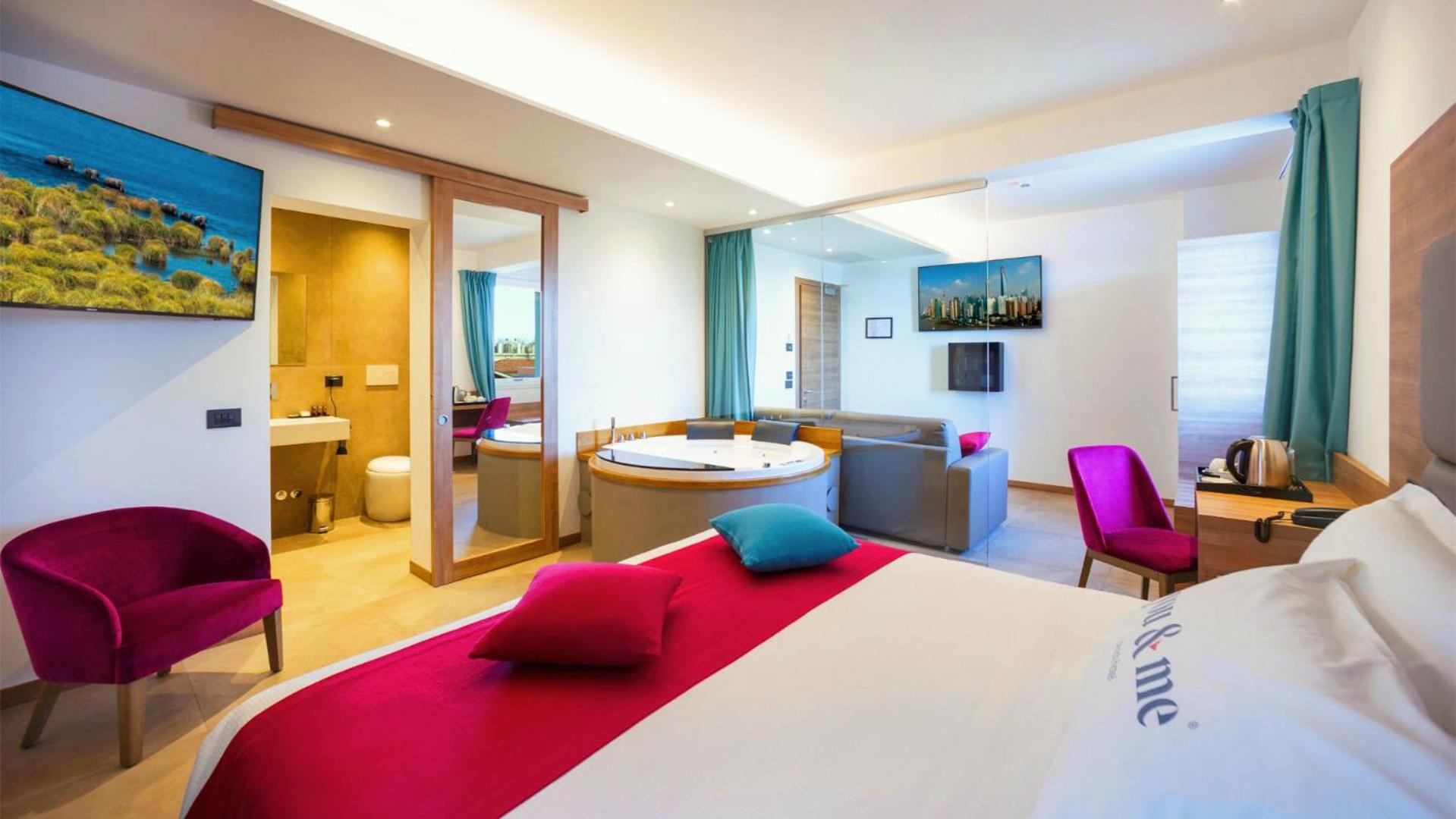 Suite with Balcony and Sea View and Jacuzzi