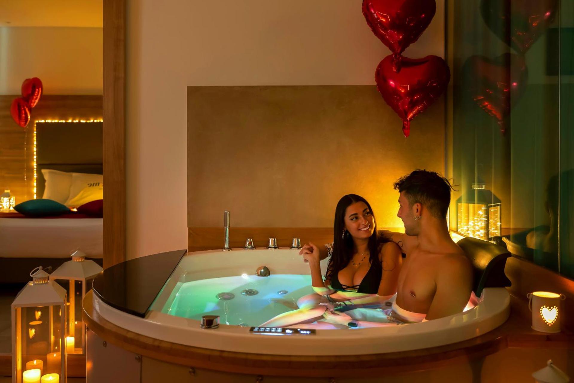 Suite with Balcony and Sea View and Jacuzzi