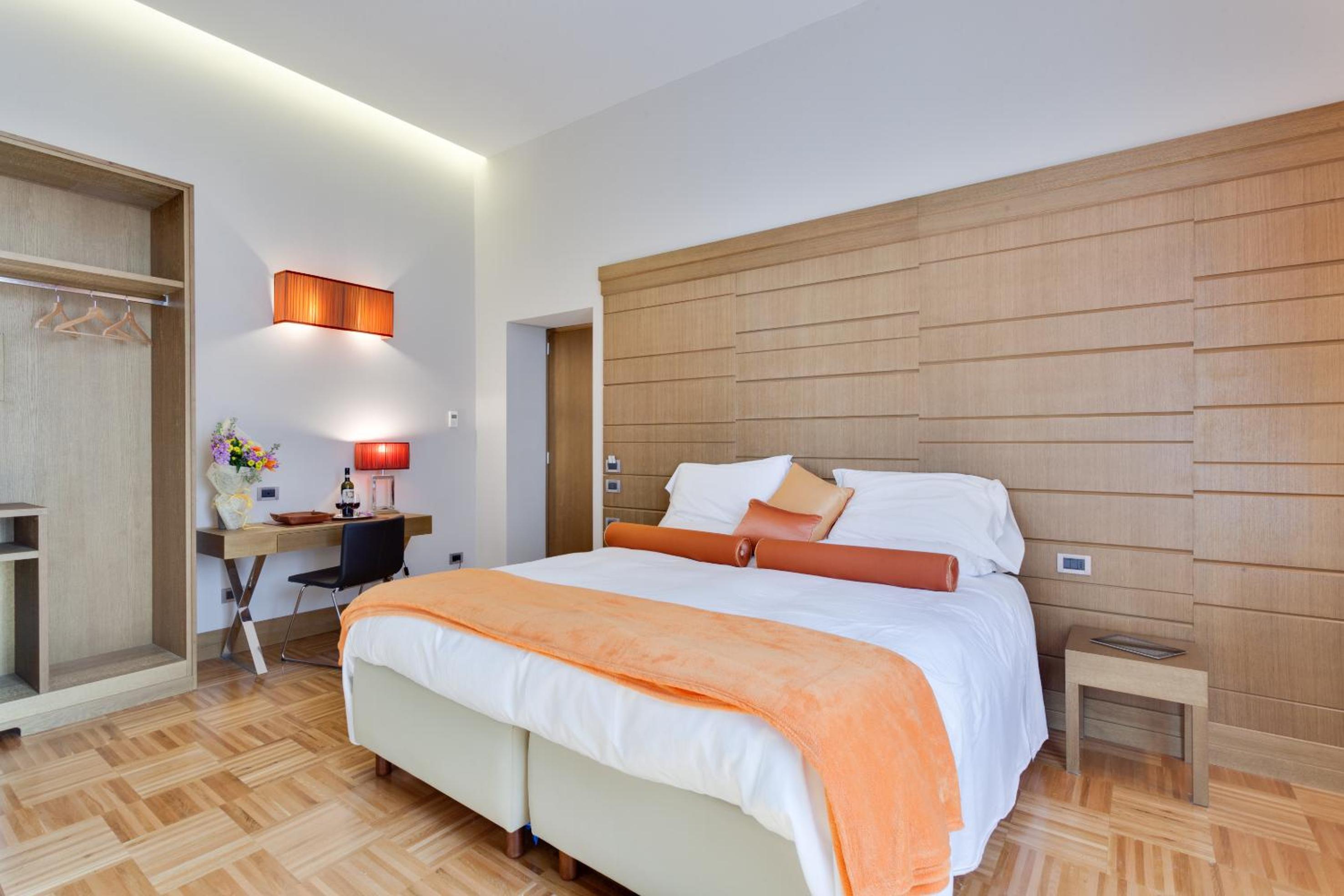 Deluxe Double or Twin Room with City View