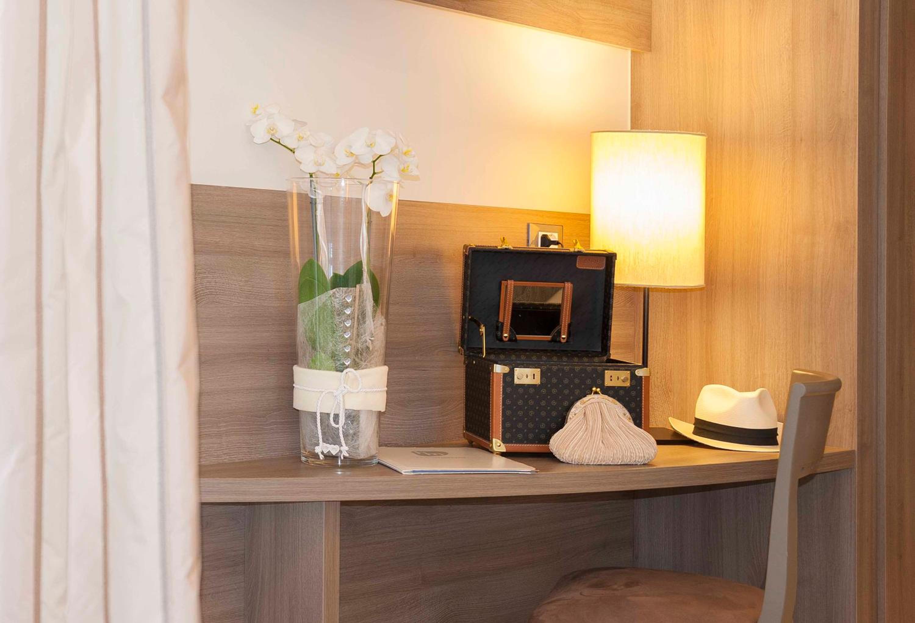 Classic Double or Twin Room with Sea and Pool View