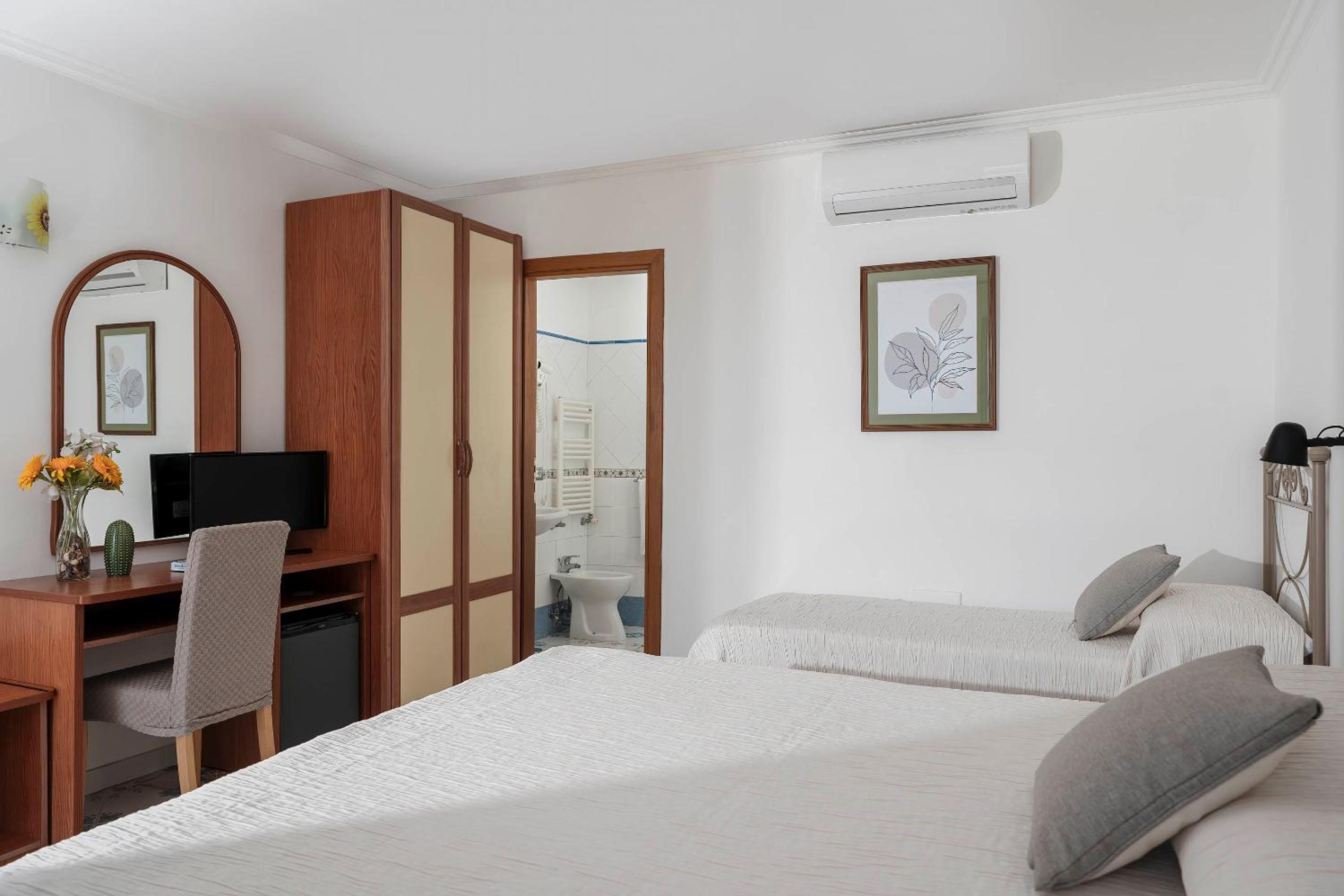 Triple Room with Sea View
