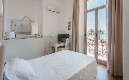 Single Room with Sea View в Miramare Rapallo