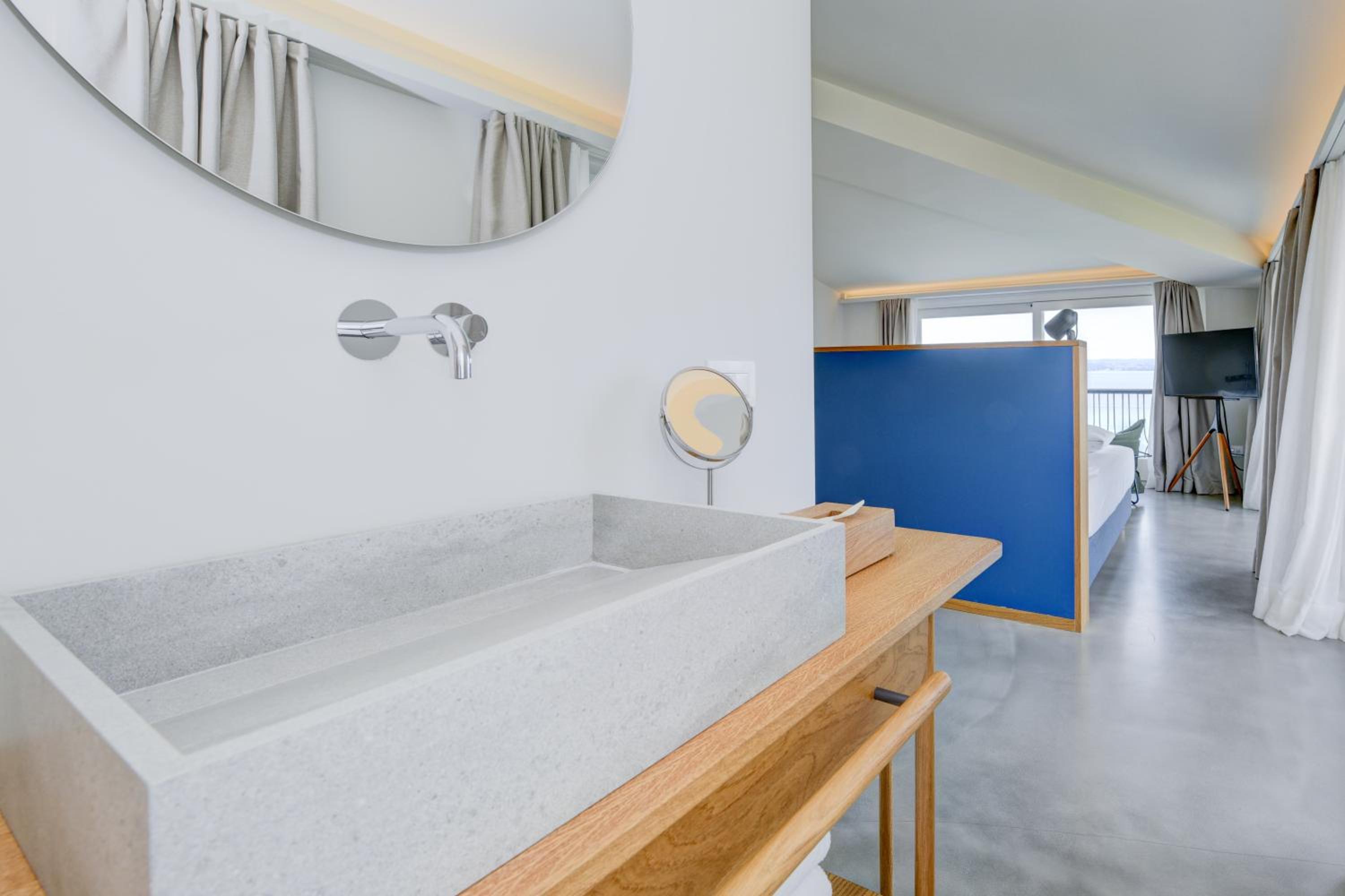 Junior Suite with Lake View