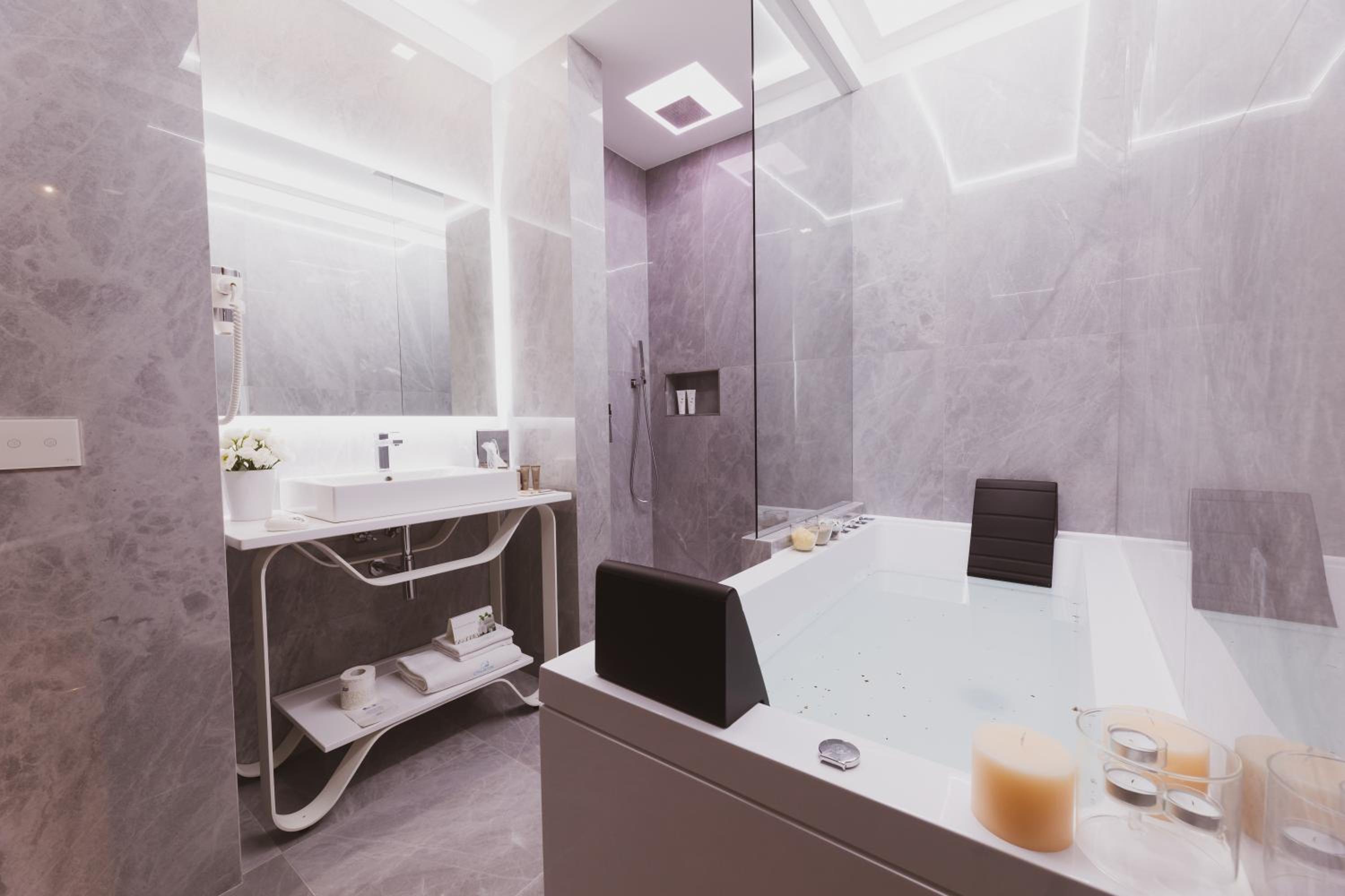 Deluxe Double Room with Bath