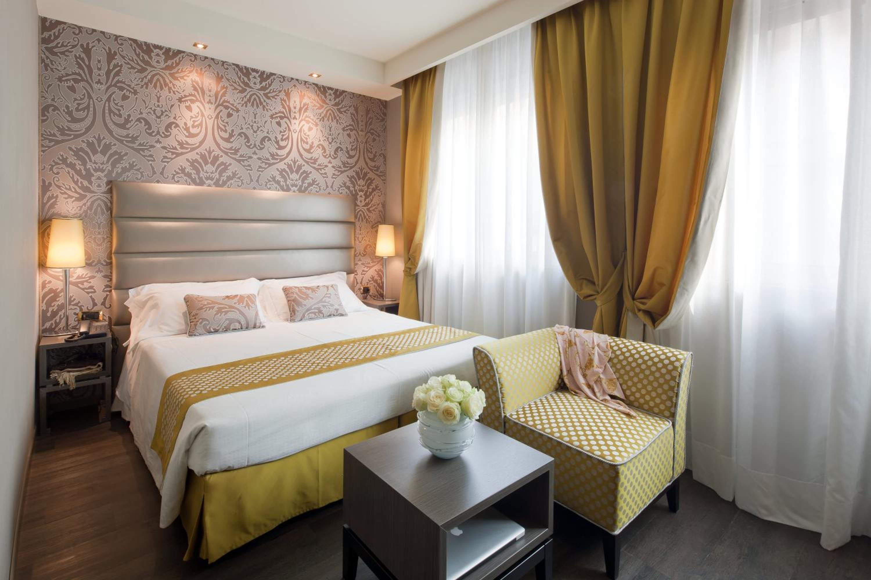 Deluxe Room (2 Adults + 1 Child)