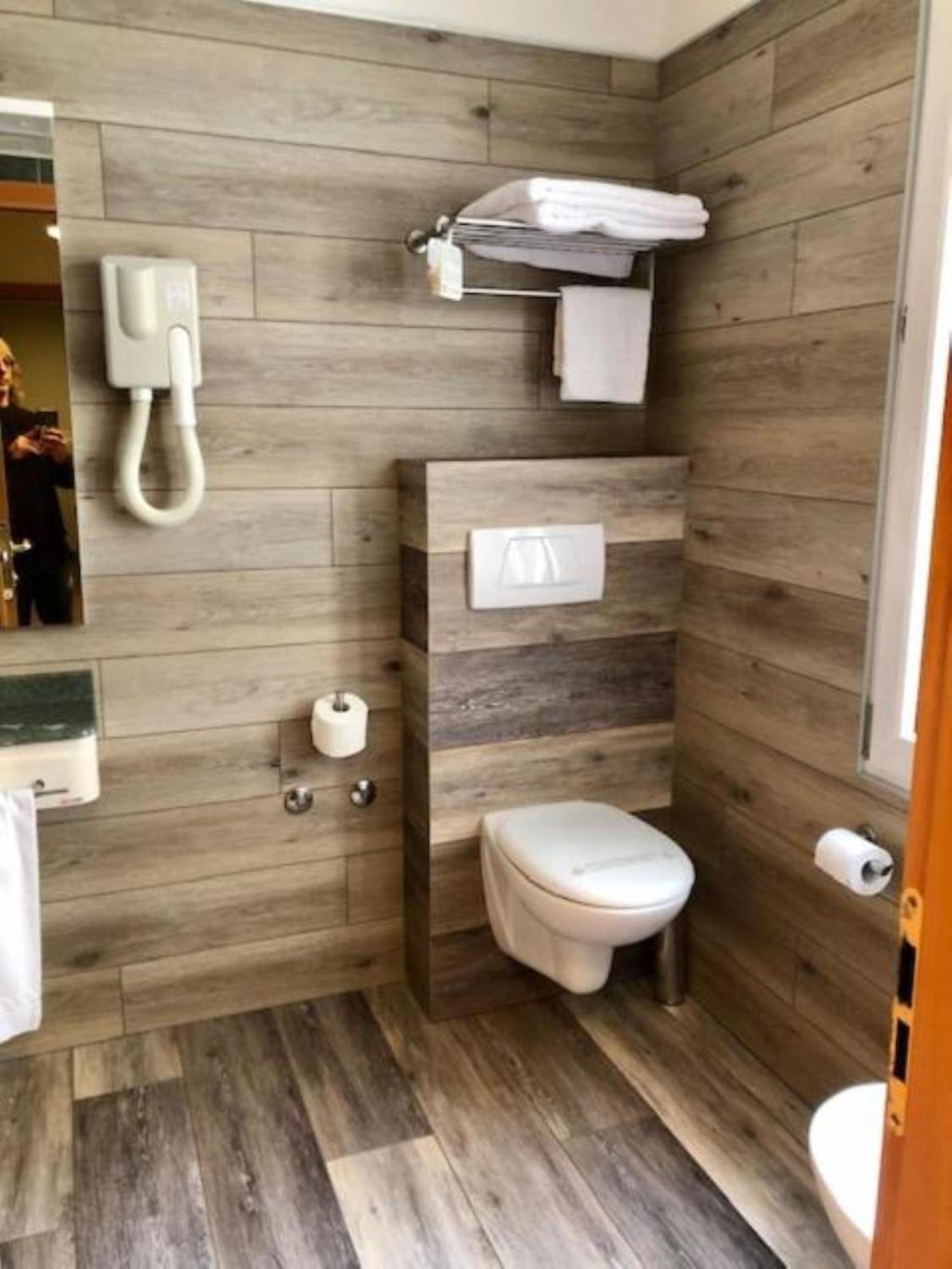 Comfort King Room with Balcony - Annex