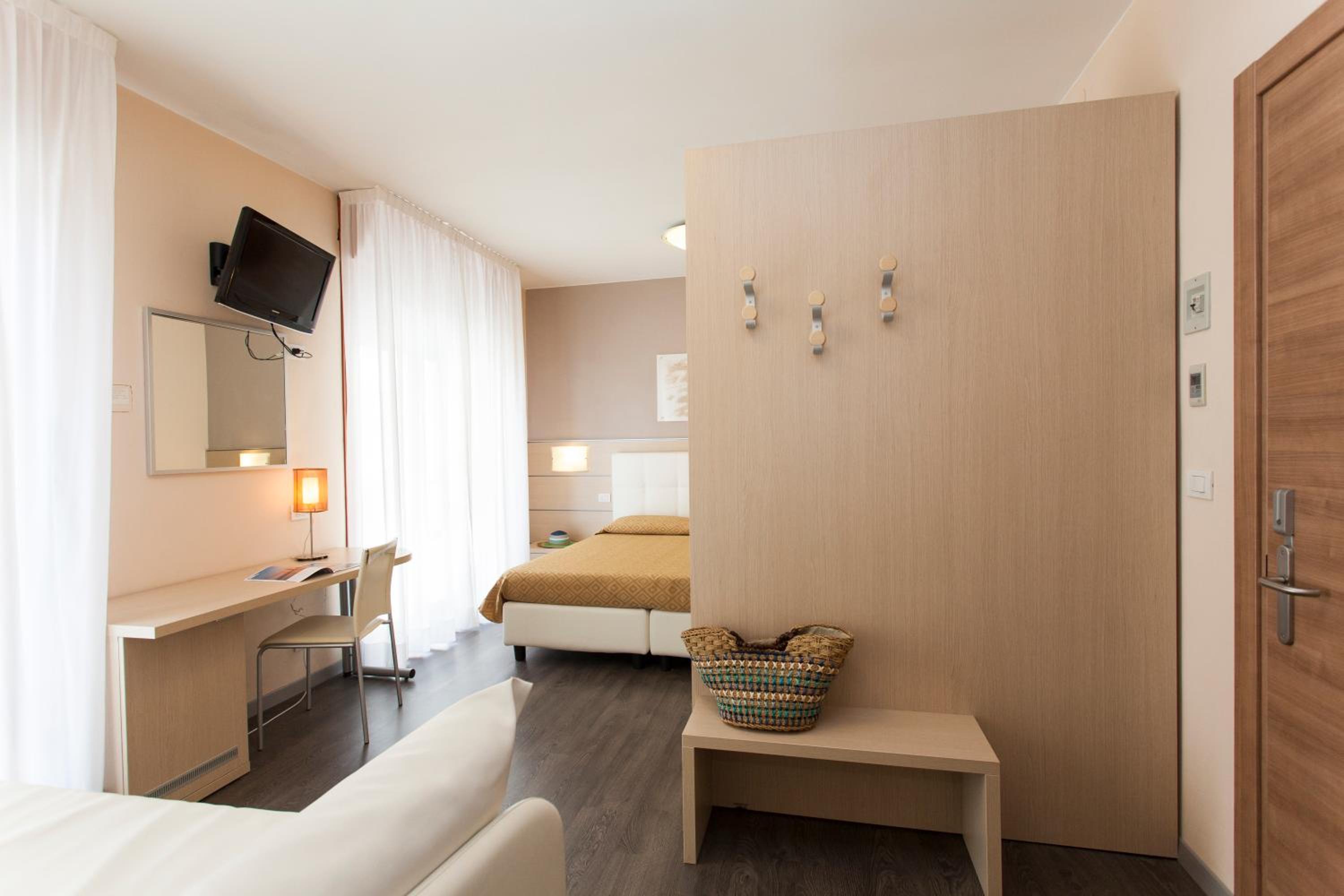 Family Quadruple Room with Side Sea View