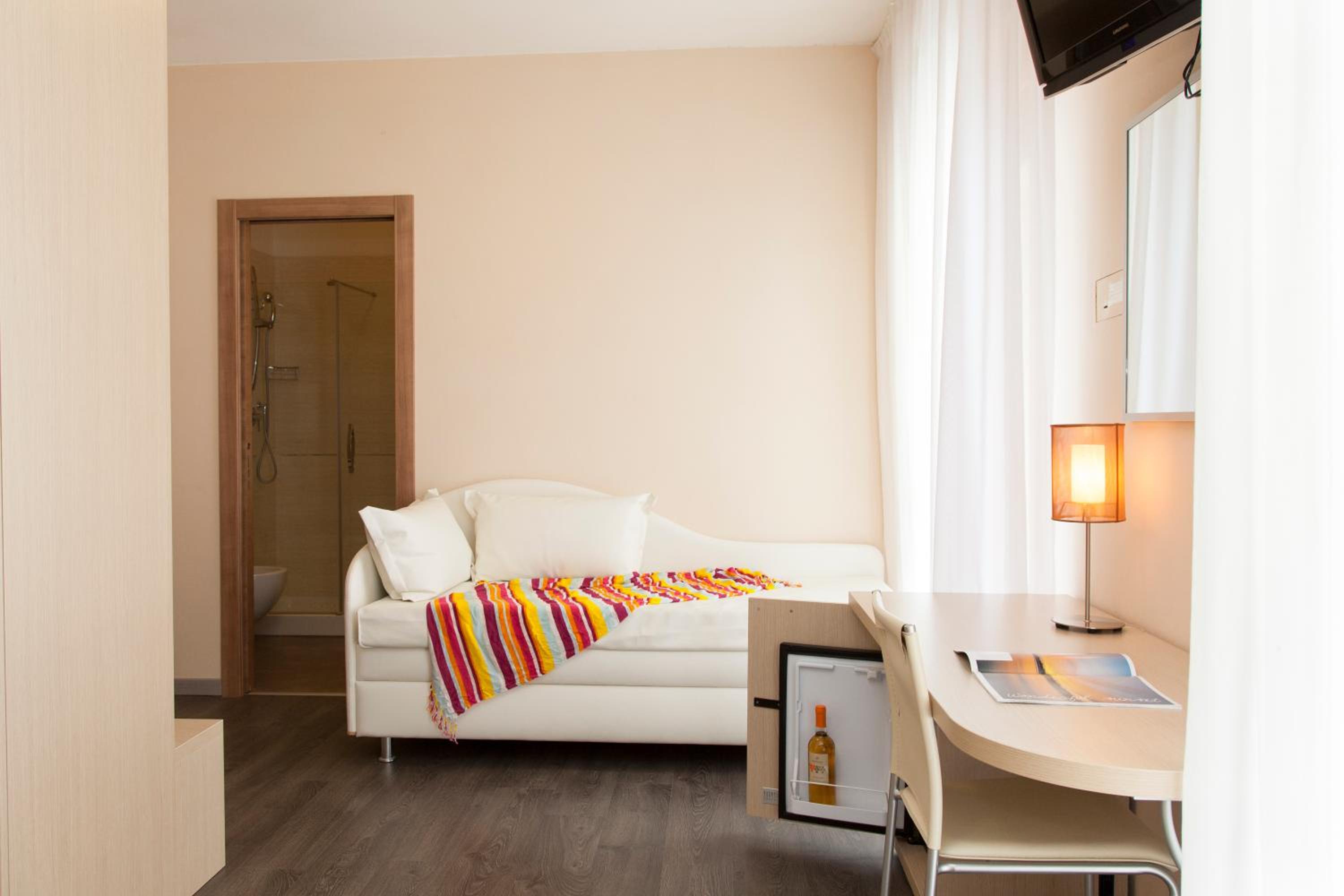 Family Quadruple Room with Side Sea View