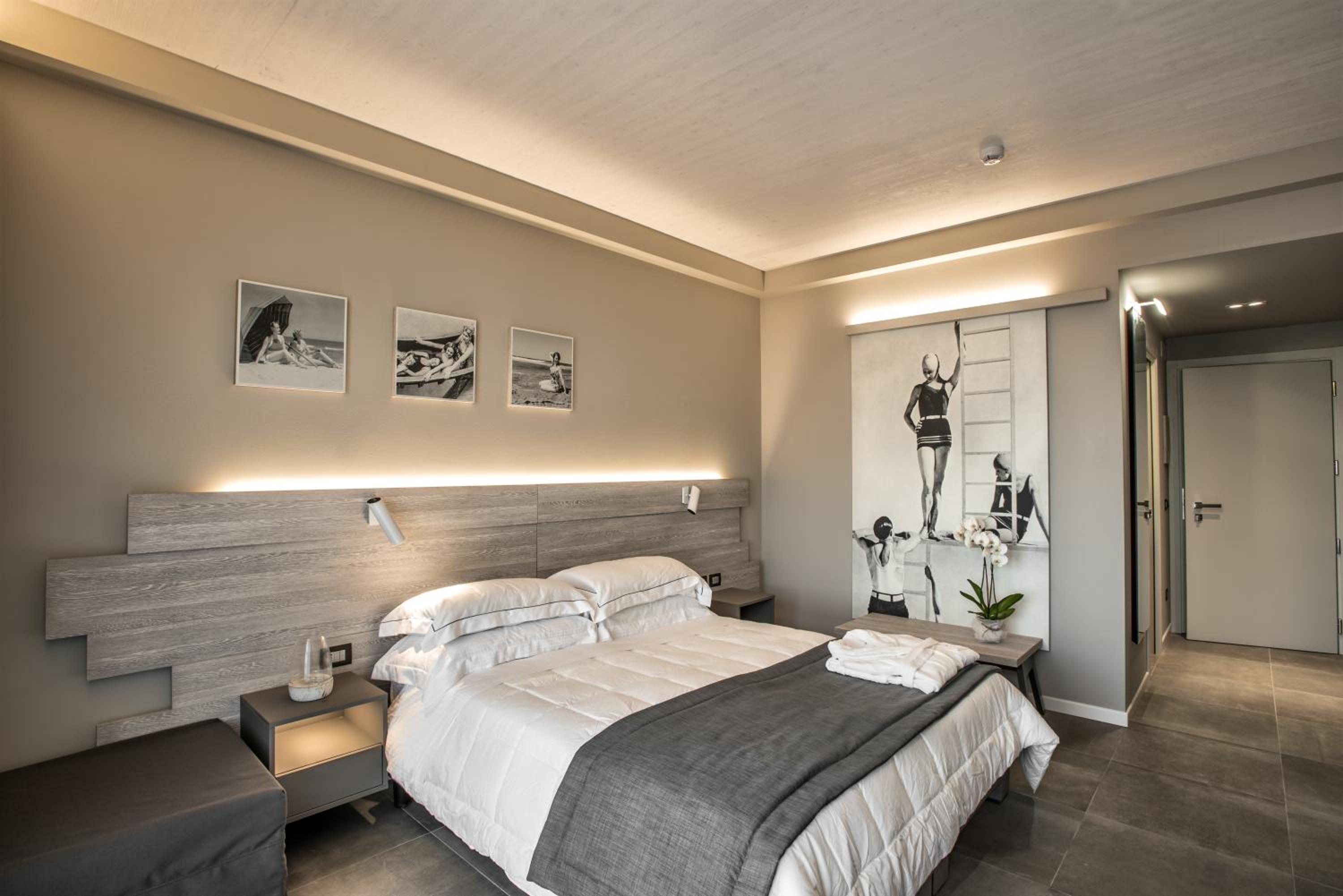 Double or Twin Room with Side Sea View