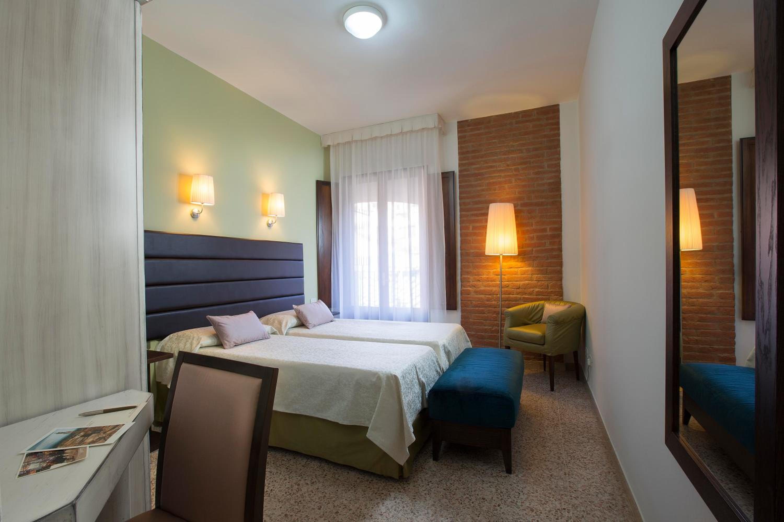 Classic Double or Twin Room with City View