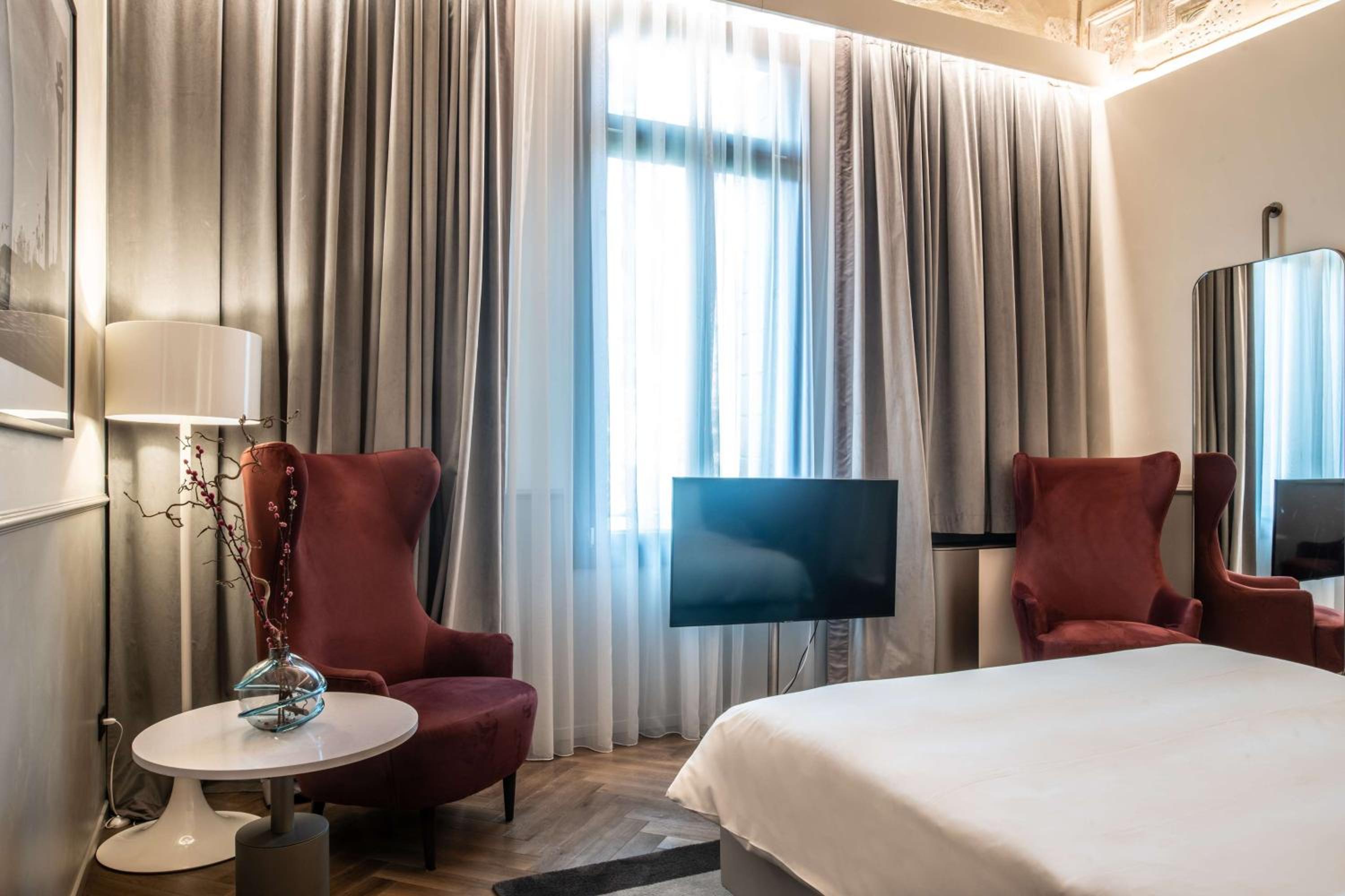 Renaissance Junior Suite