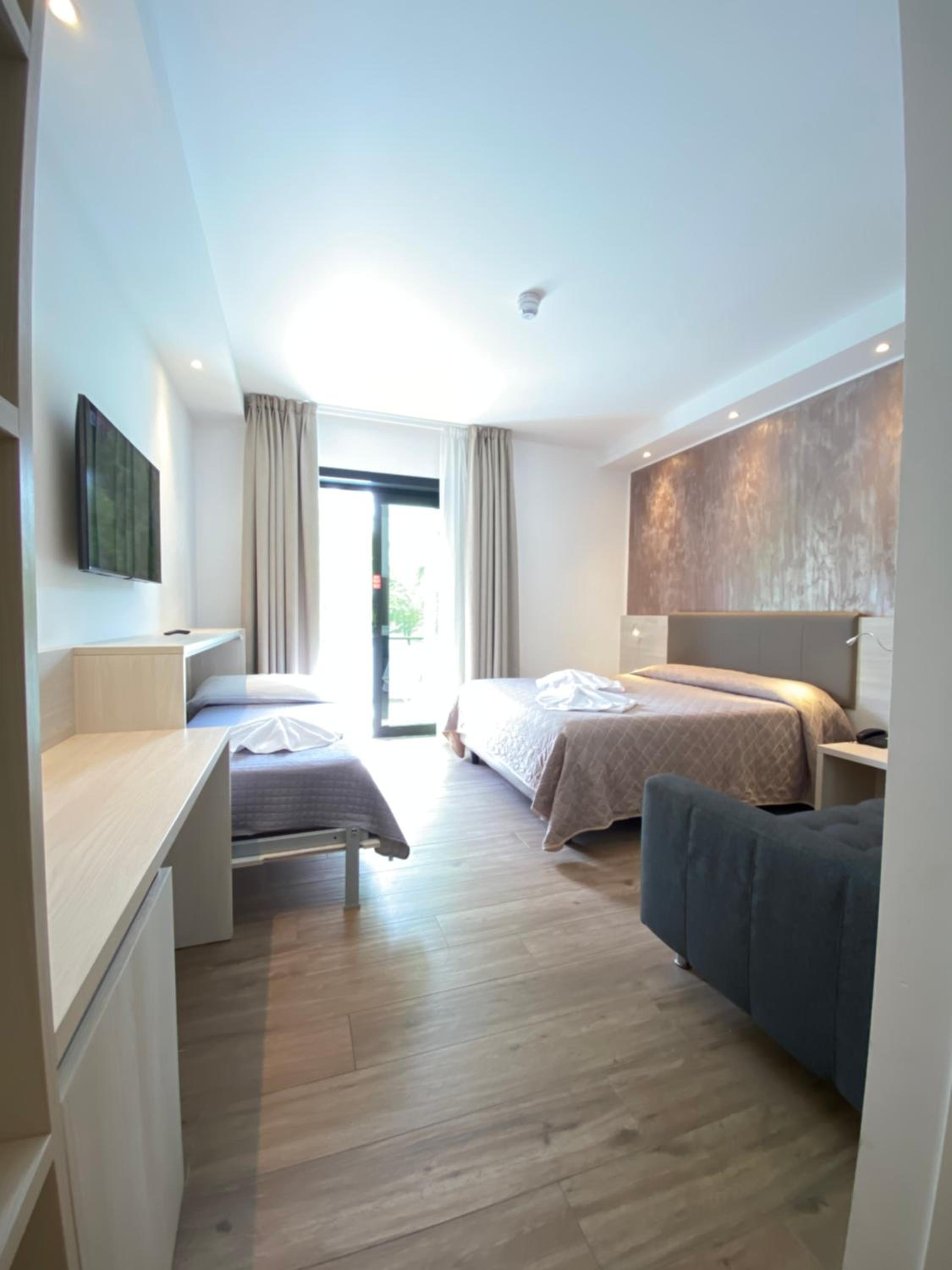 Superior Double or Twin Room with Terrace