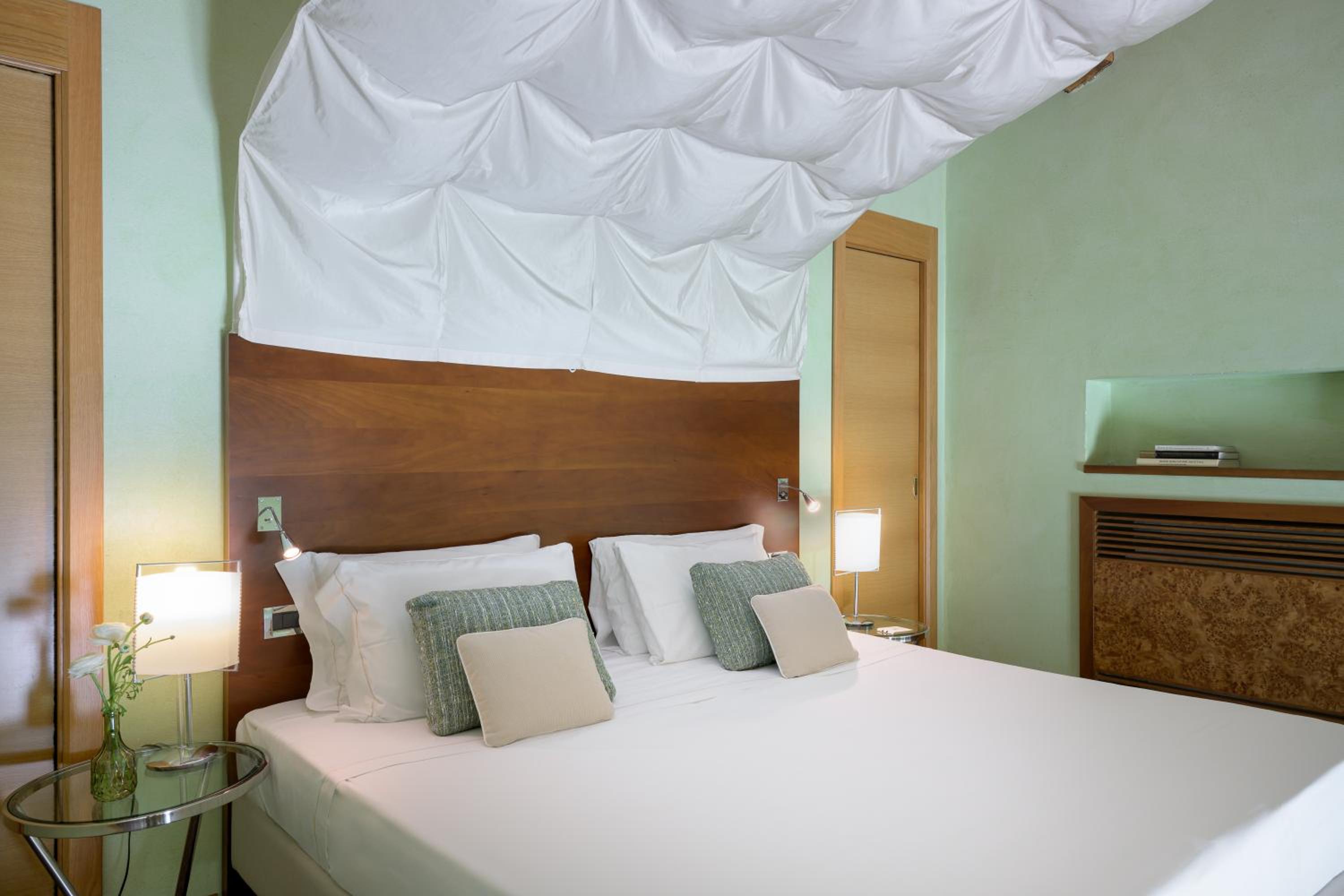 Deluxe Family Room Split Level - Annex