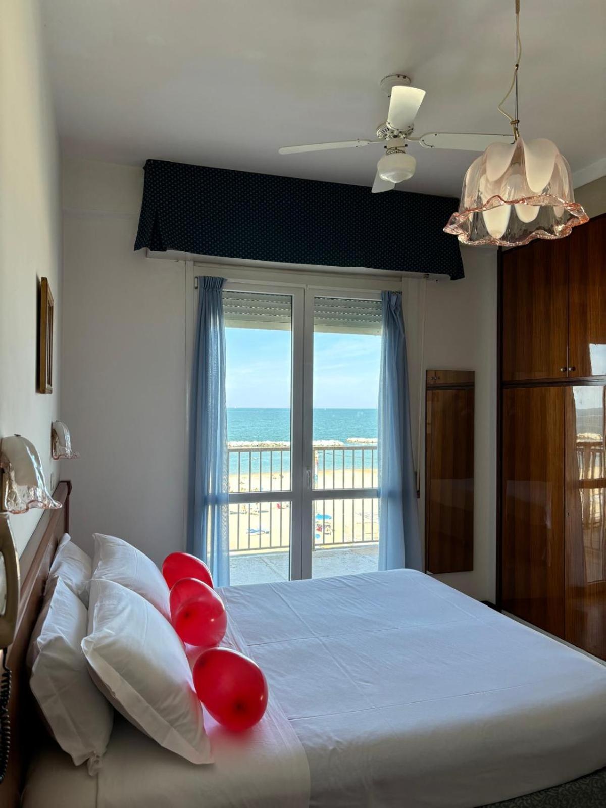 Deluxe Double or Twin Room with Sea View