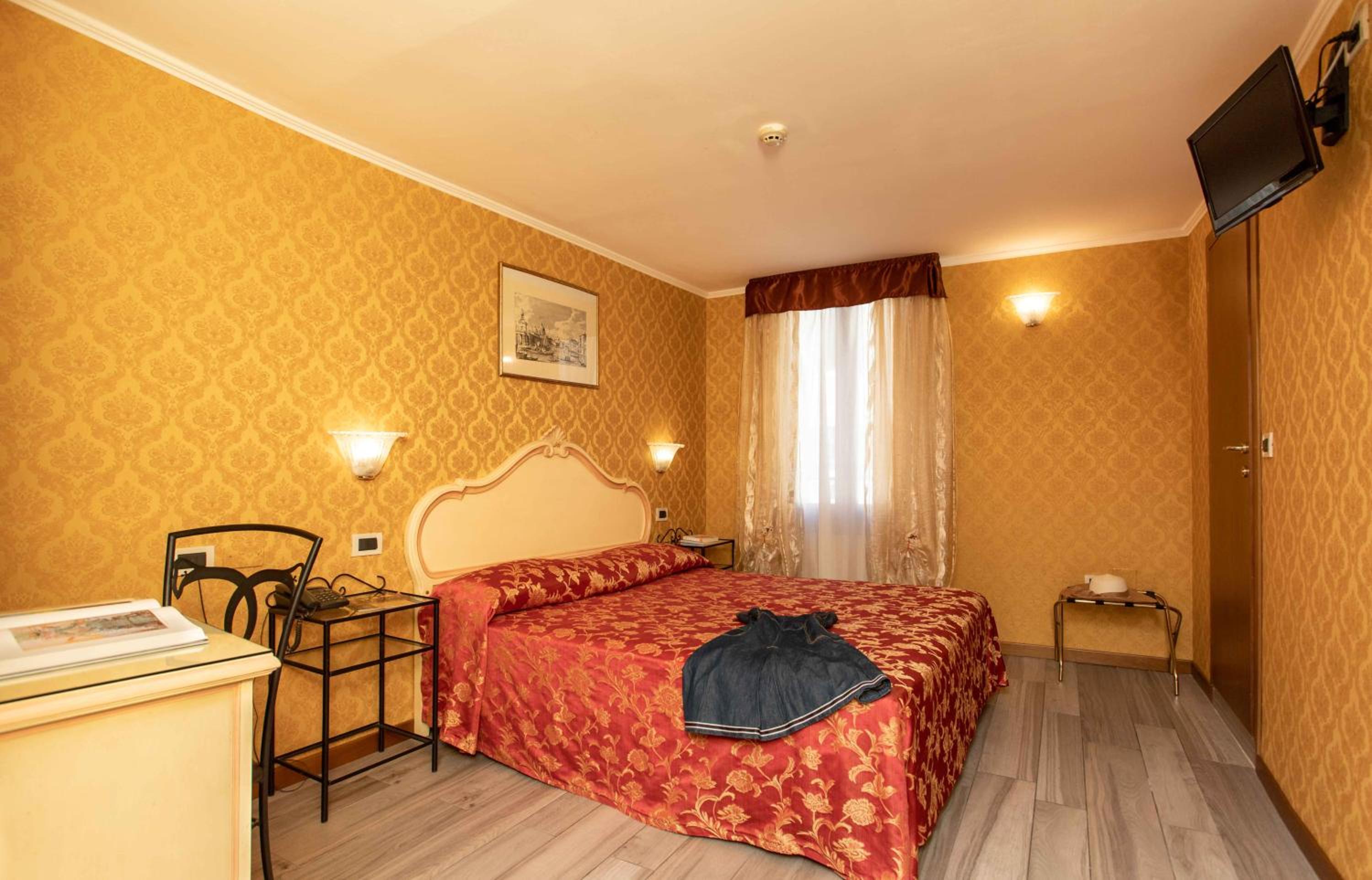 Junior Suite with Canal View