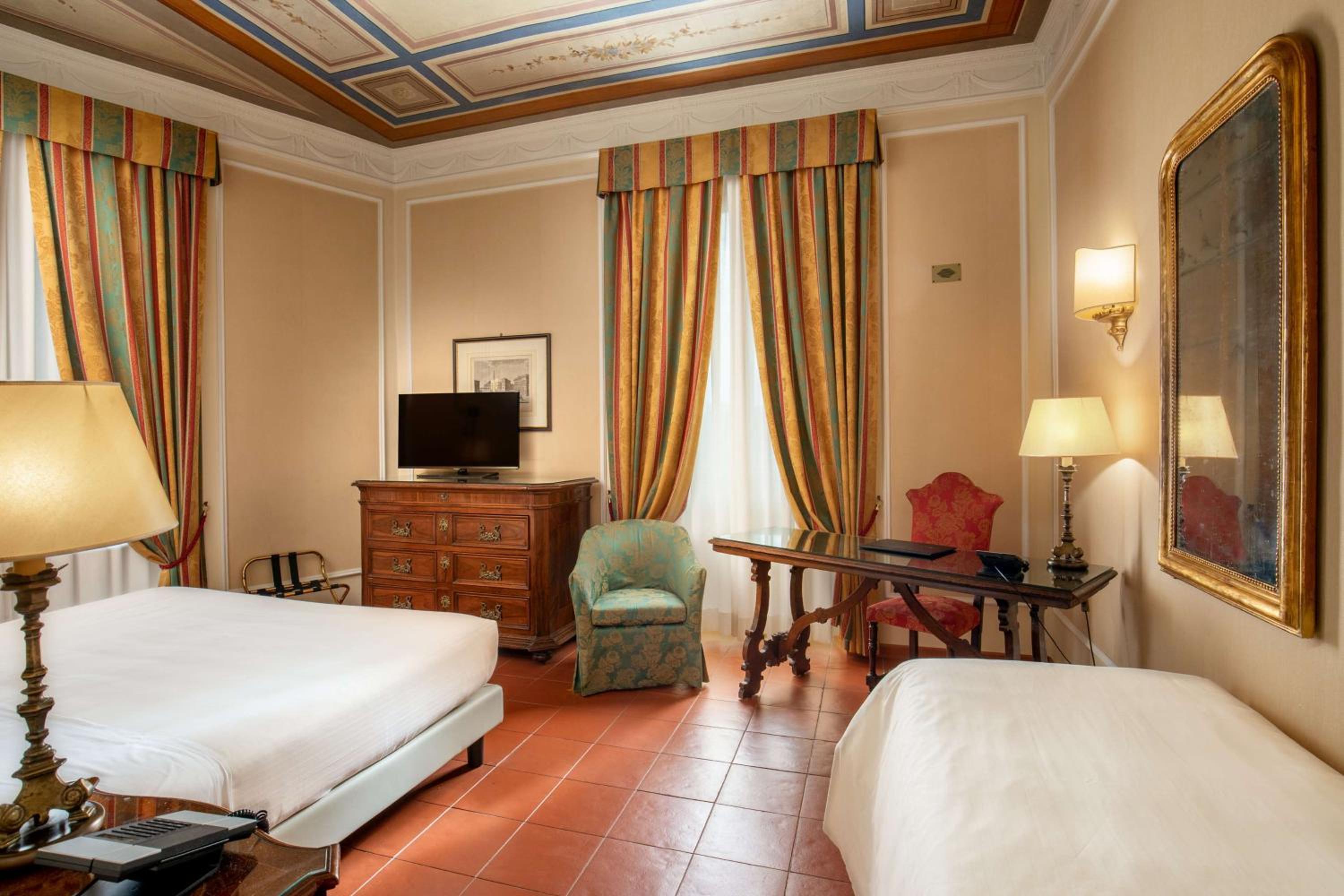 Standard Queen Room with Single Bed - Non-Smoking